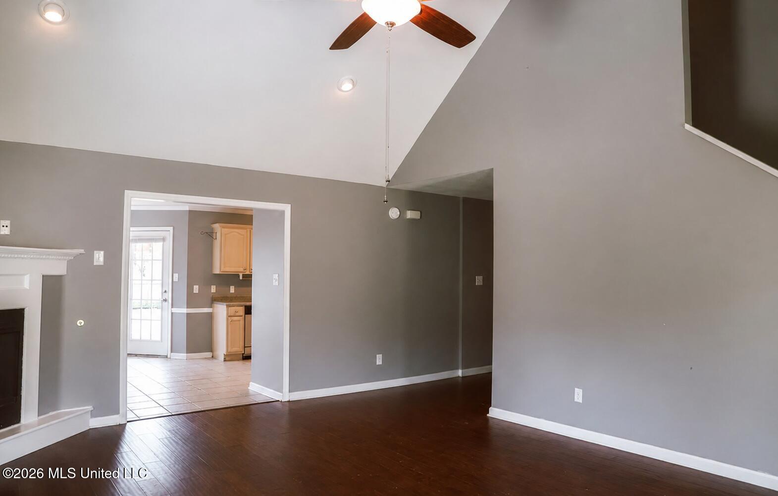 136 W Garden Terrace Drive Property Photo 3