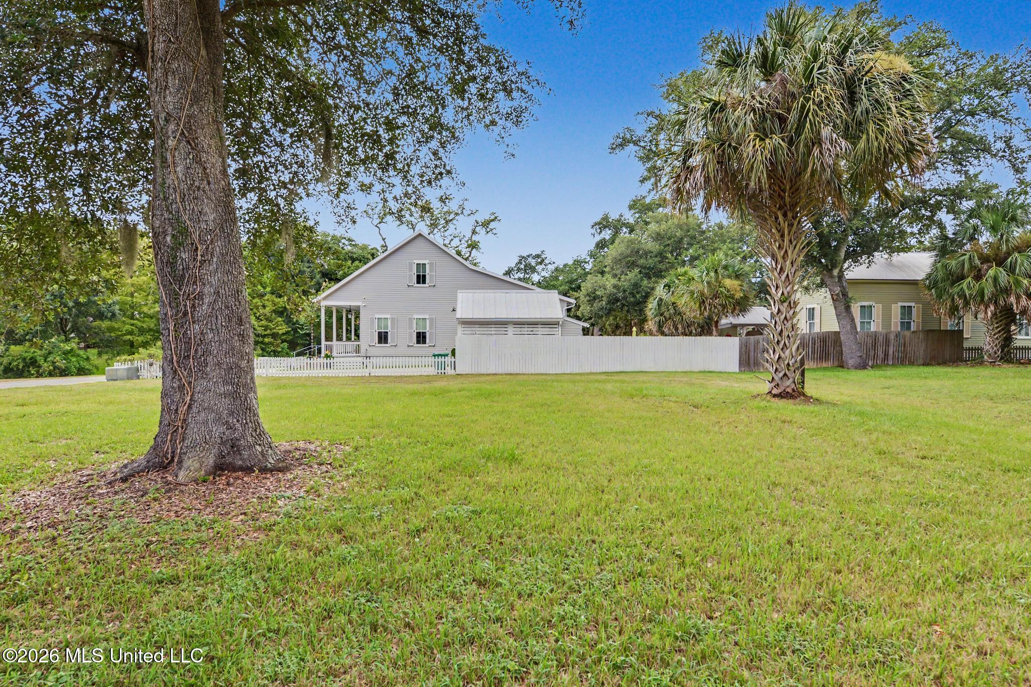 Cedar Lane Property Photo 20