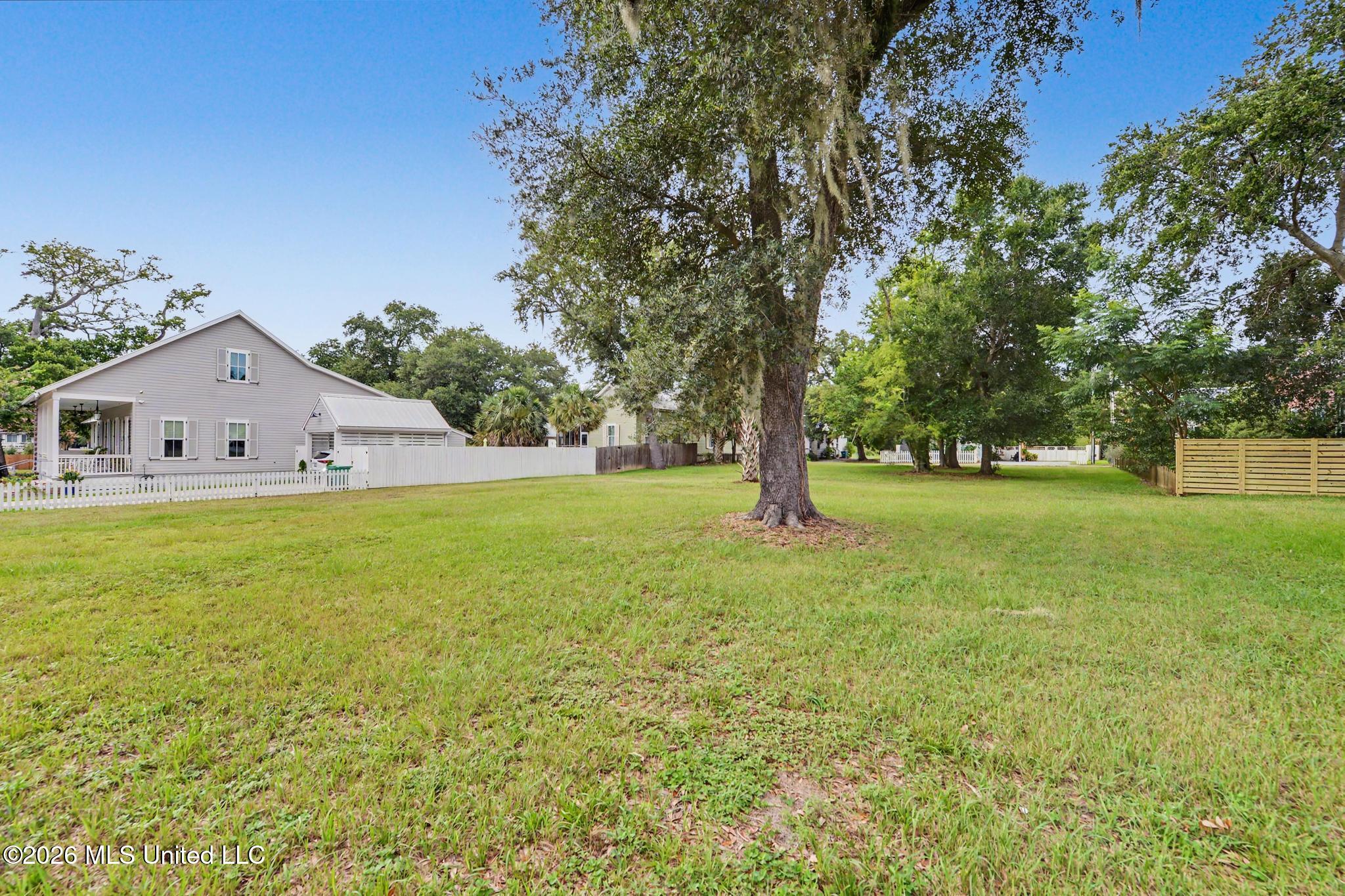 Cedar Lane Property Photo 21