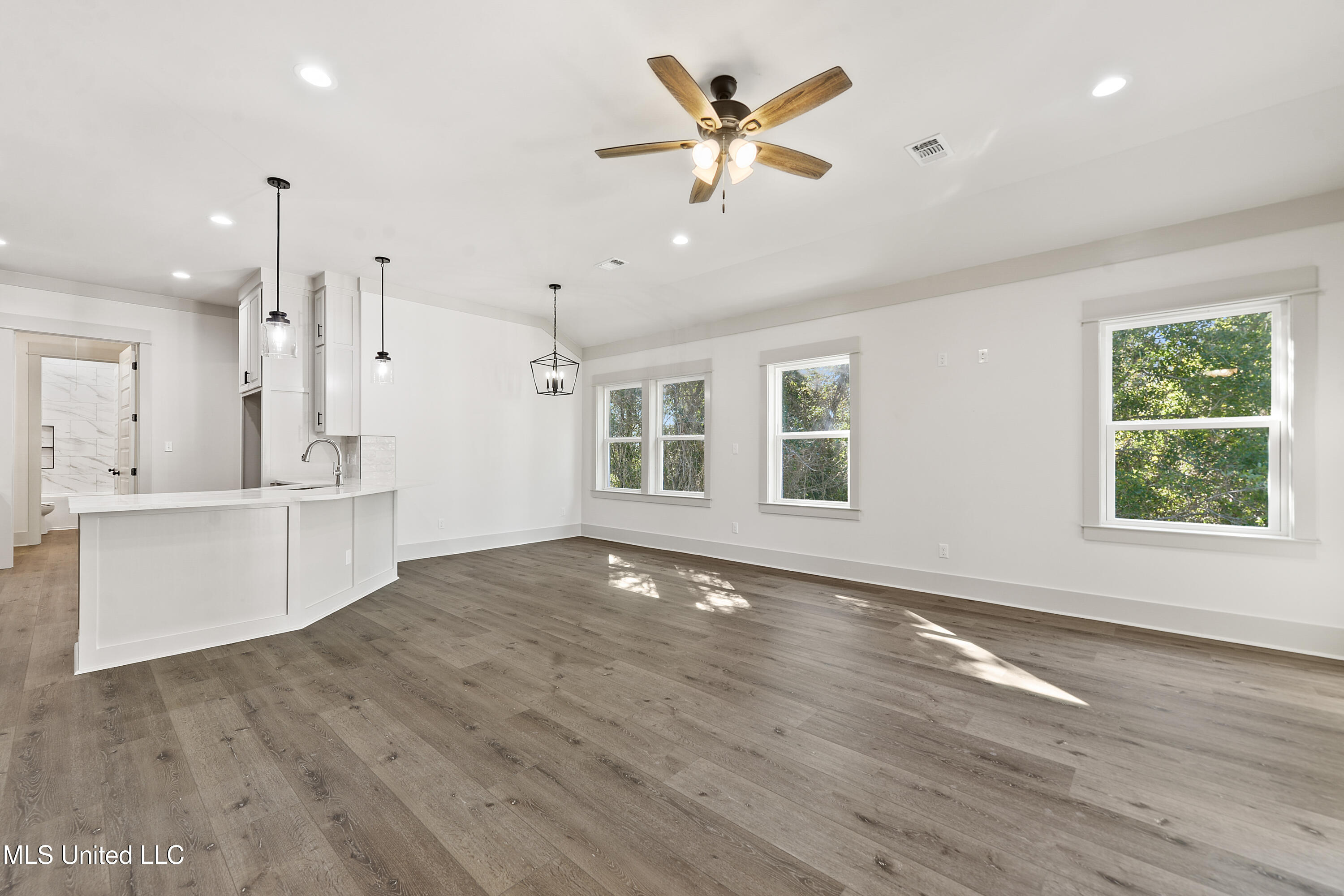 124 Holiday Avenue Property Photo 6