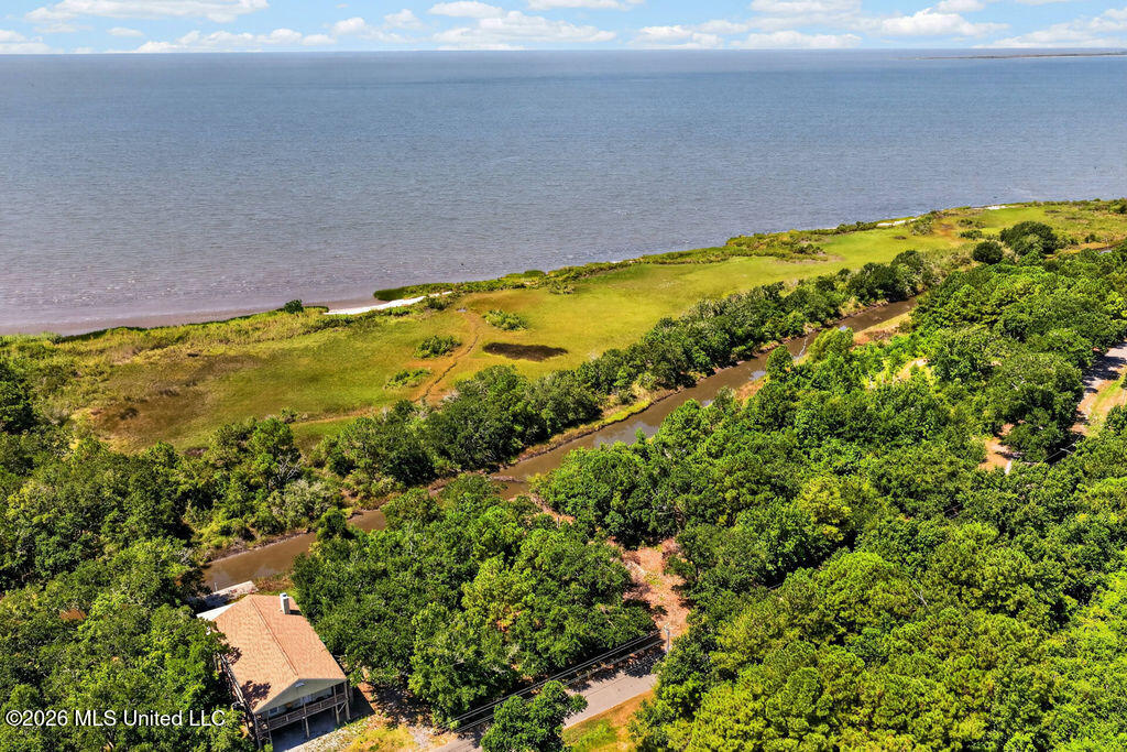 9229 Seacliff Boulevard Property Photo 3