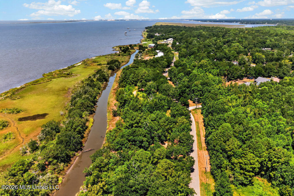 9229 Seacliff Boulevard Property Photo 4