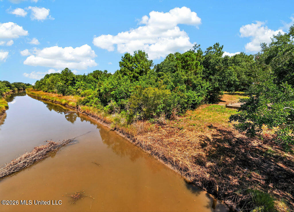 9229 Seacliff Boulevard Property Photo 12
