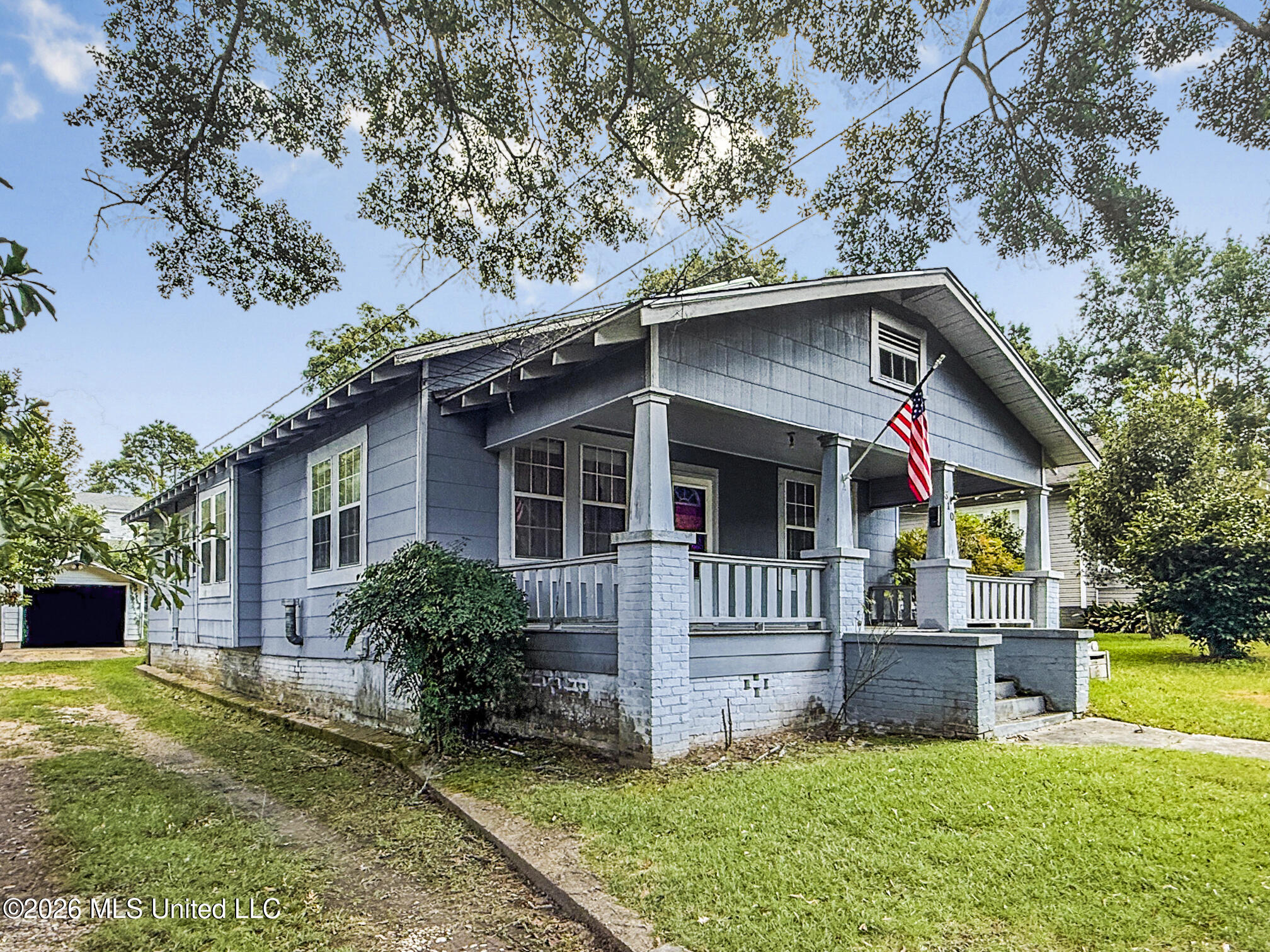 310 Burke Avenue Property Photo 4