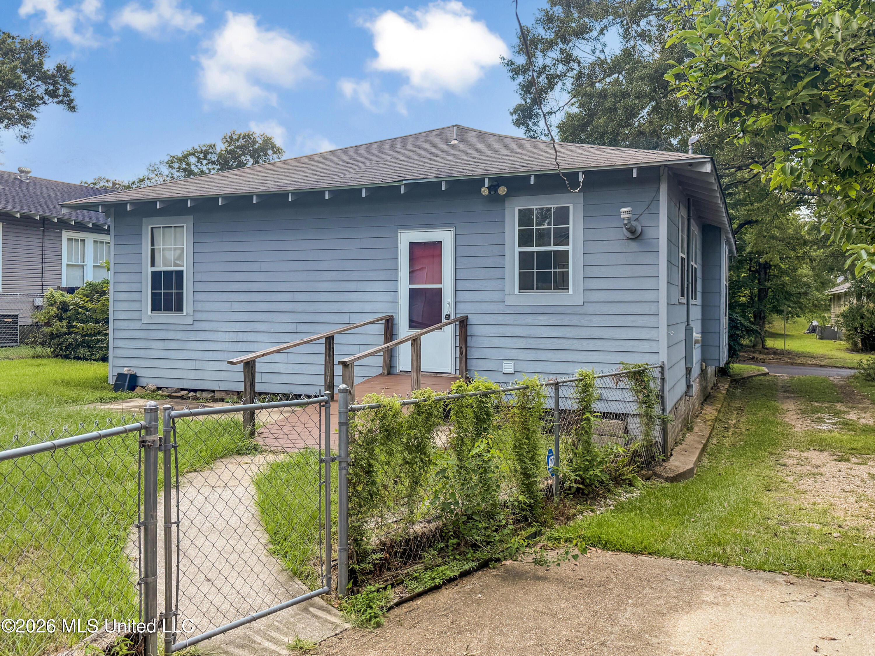 310 Burke Avenue Property Photo 5