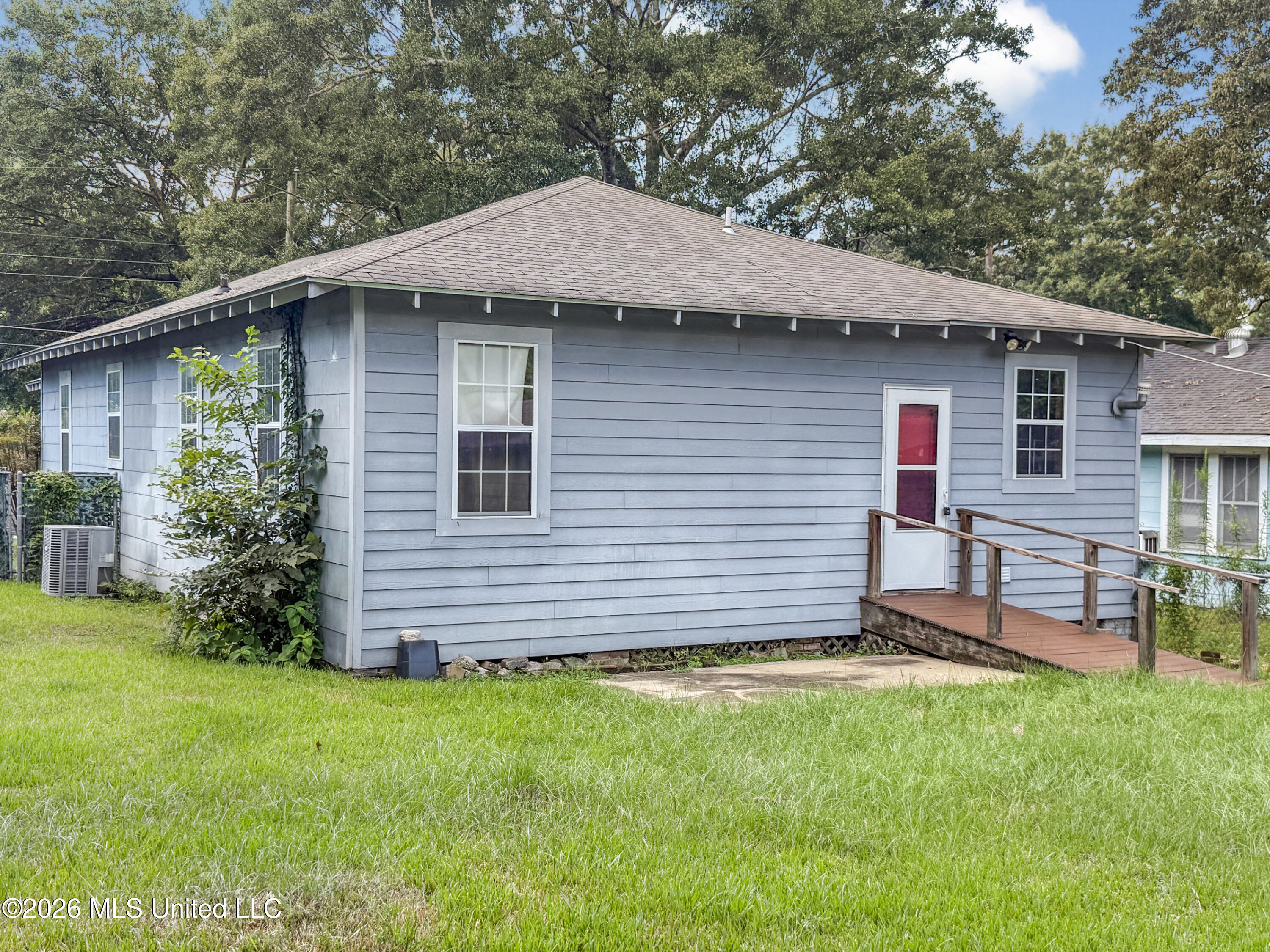 310 Burke Avenue Property Photo 6