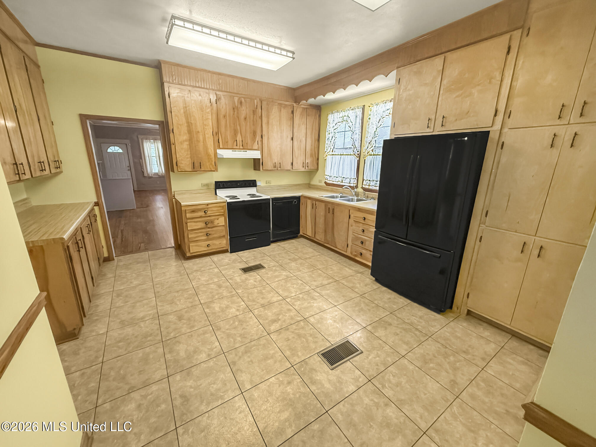 310 Burke Avenue Property Photo 13