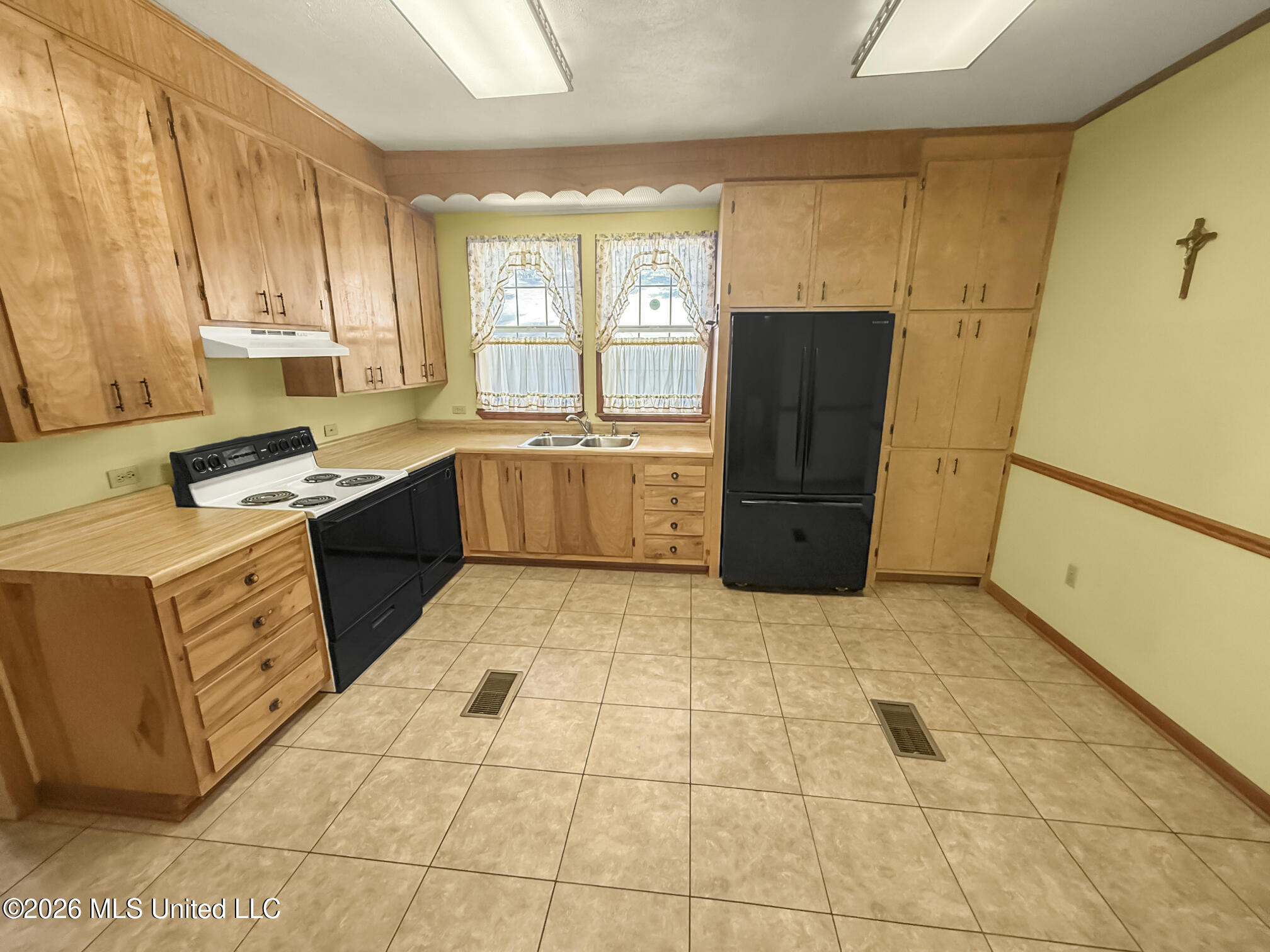 310 Burke Avenue Property Photo 14