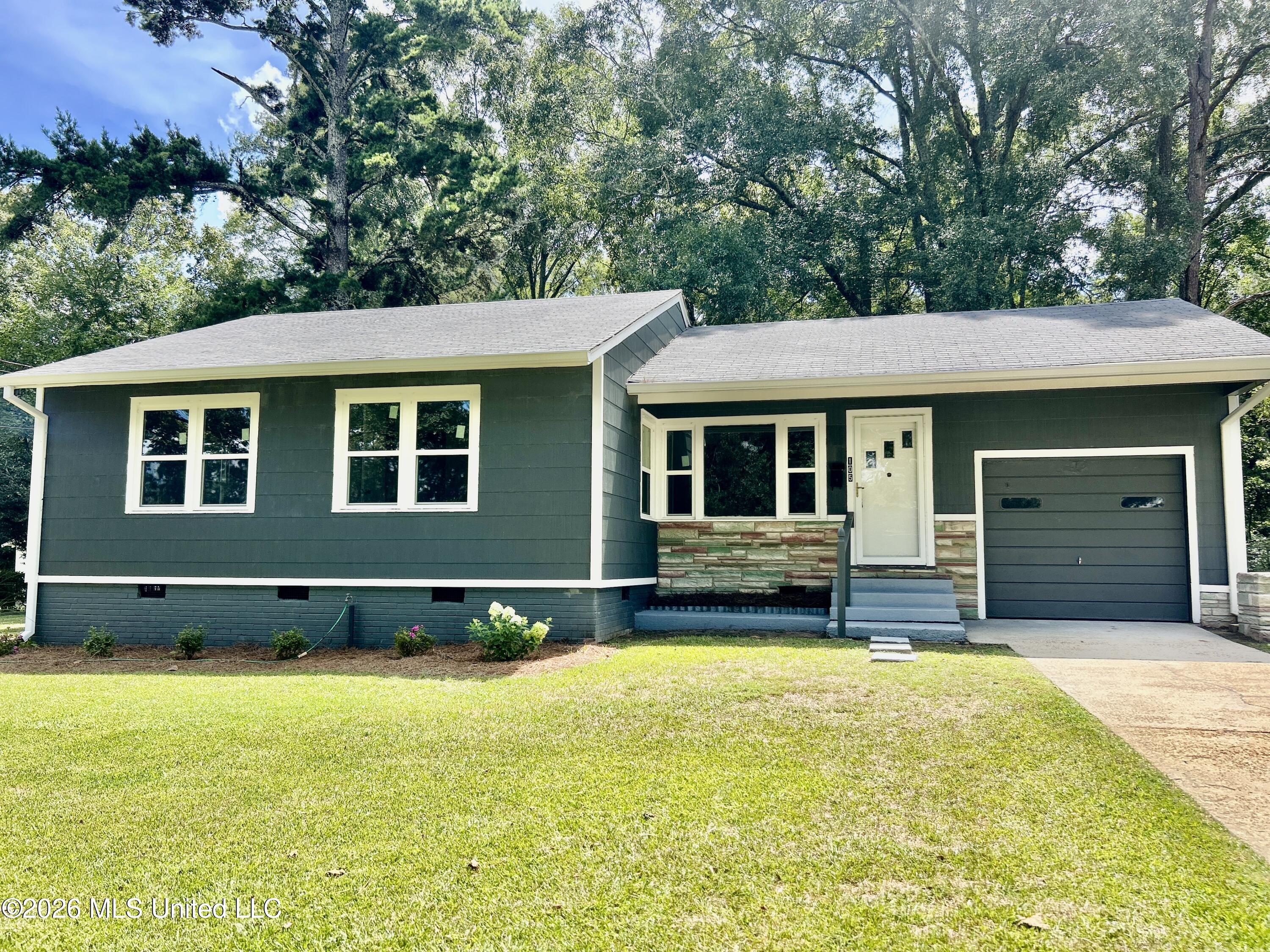105 Gerald Drive Property Photo 2