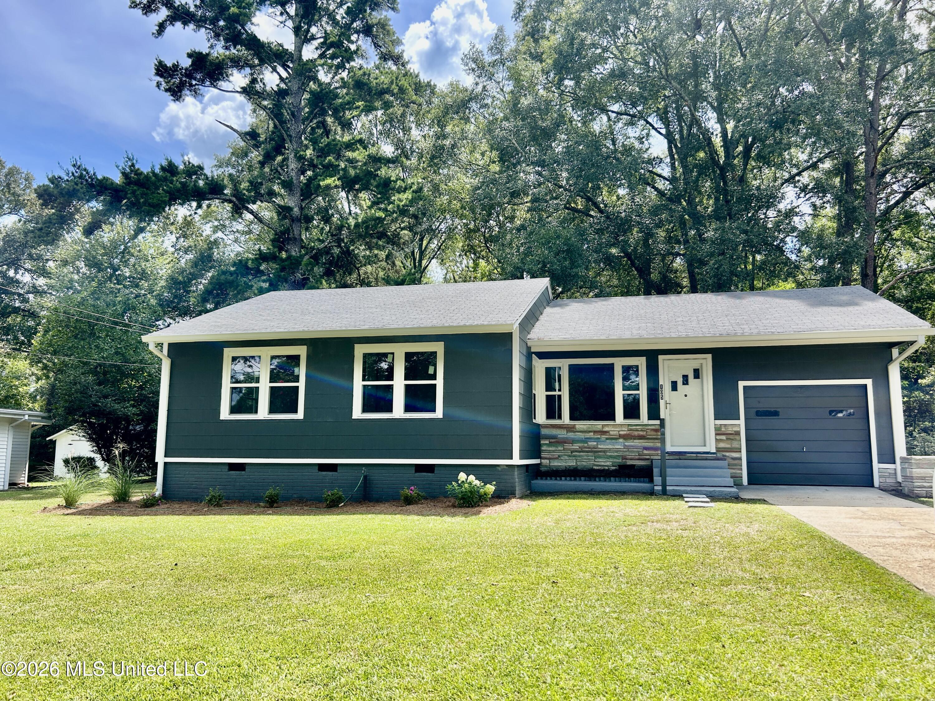 105 Gerald Drive Property Photo 3