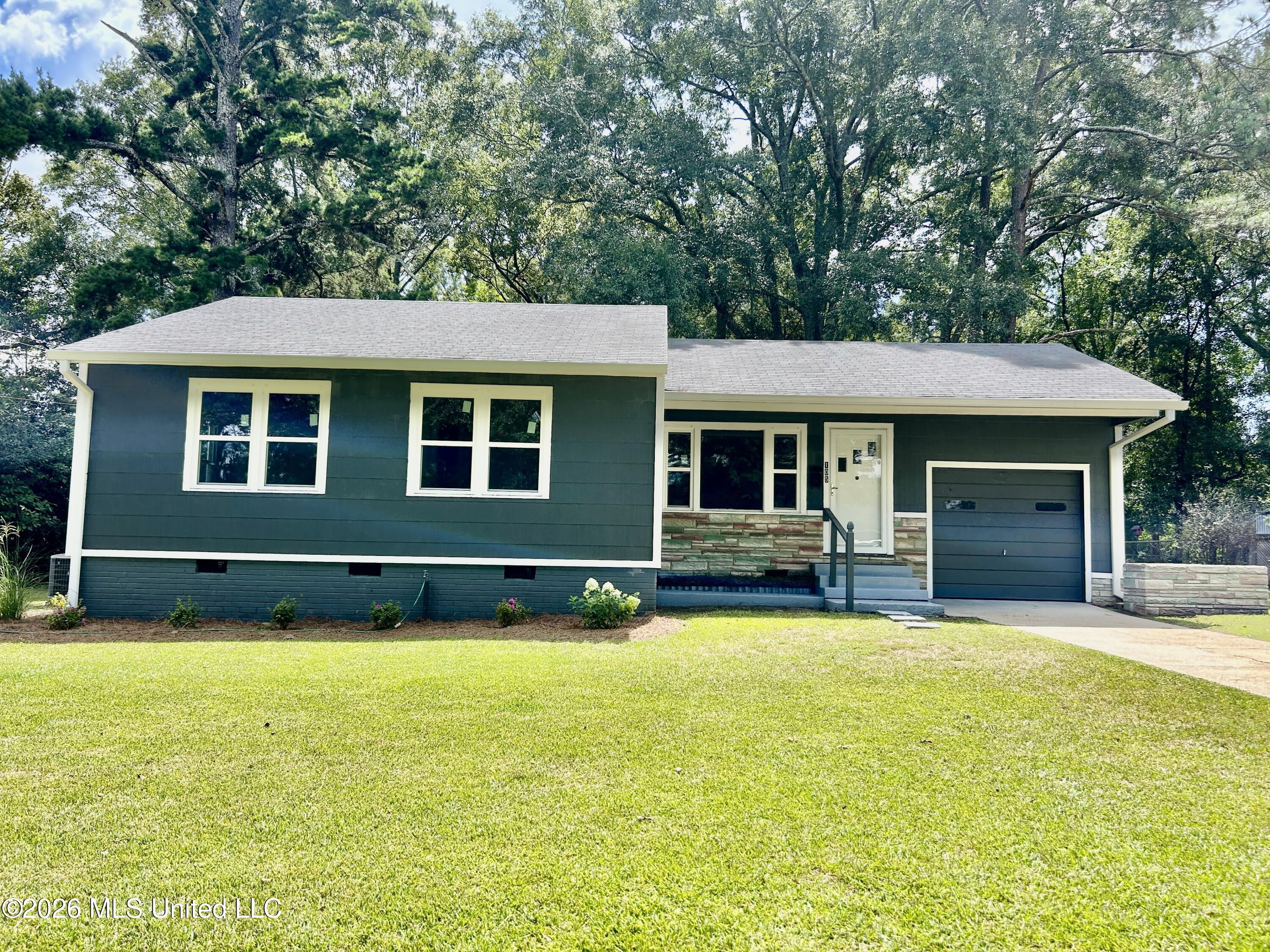 105 Gerald Drive Property Photo 4
