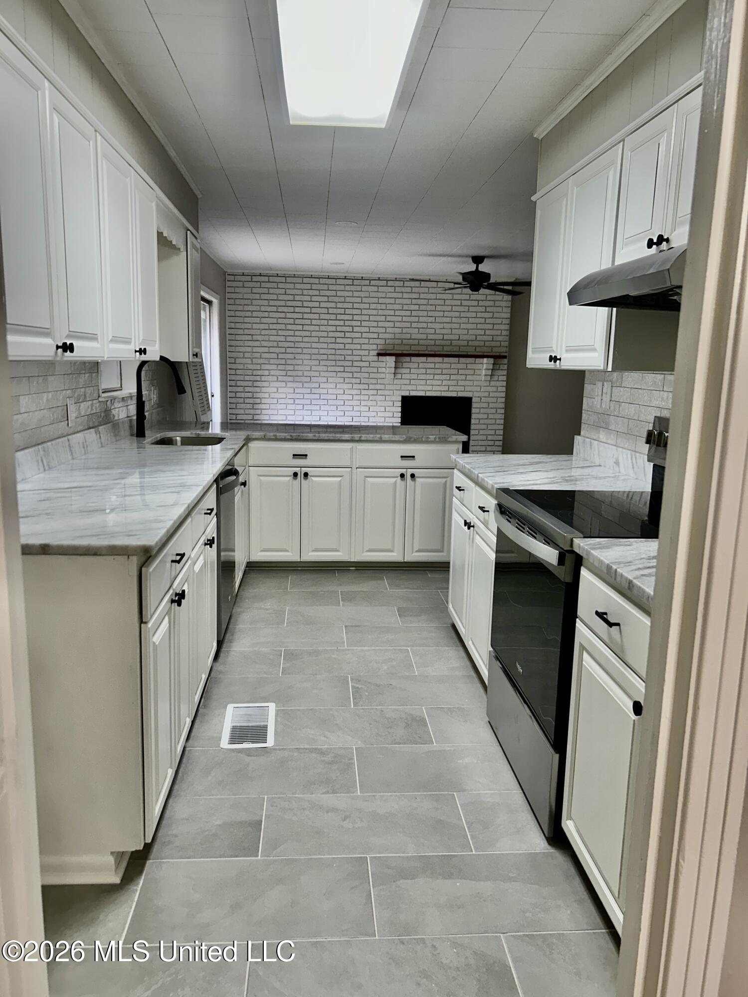 105 Gerald Drive Property Photo 17
