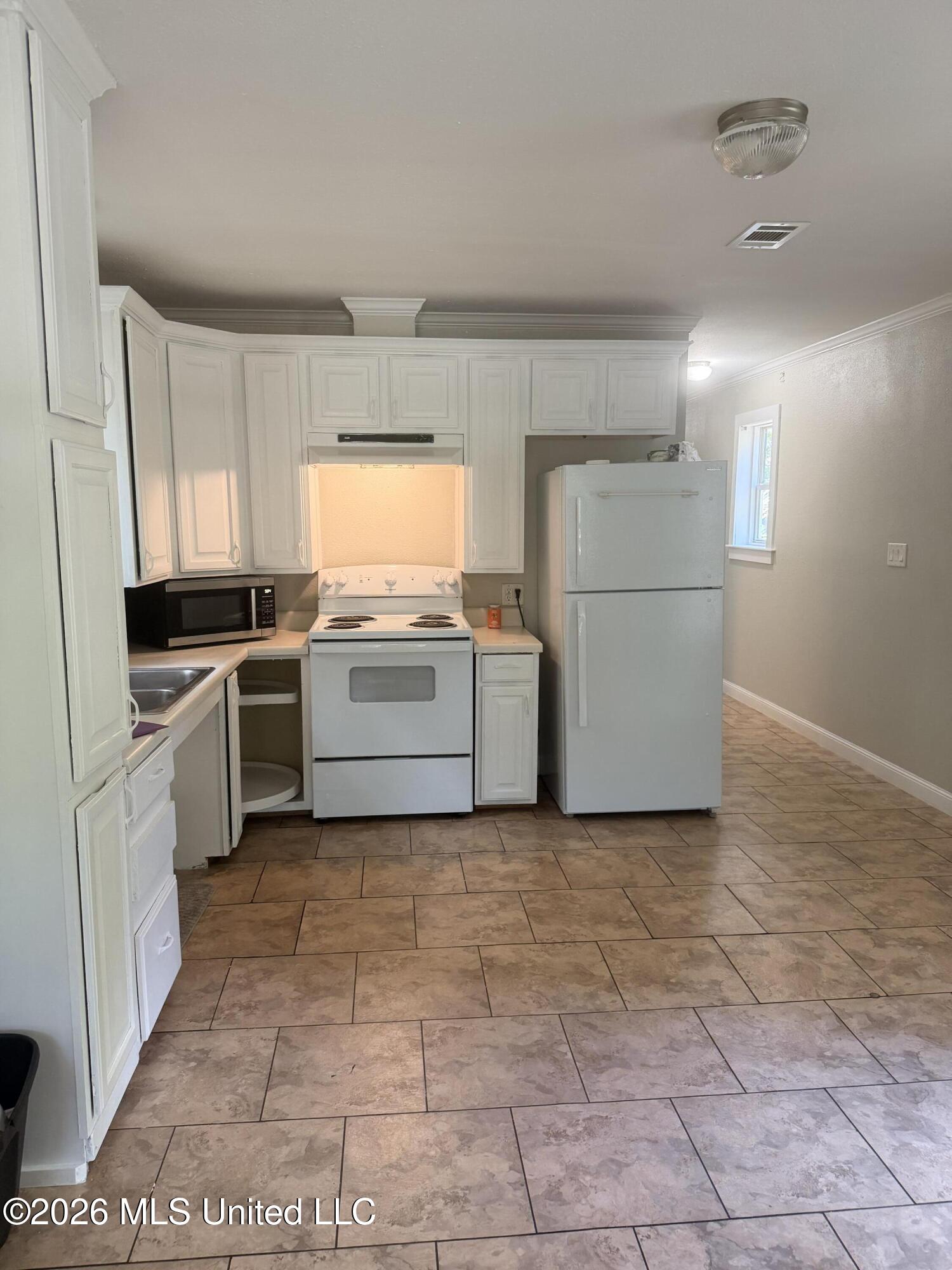 8708 Birch Avenue Property Photo 6