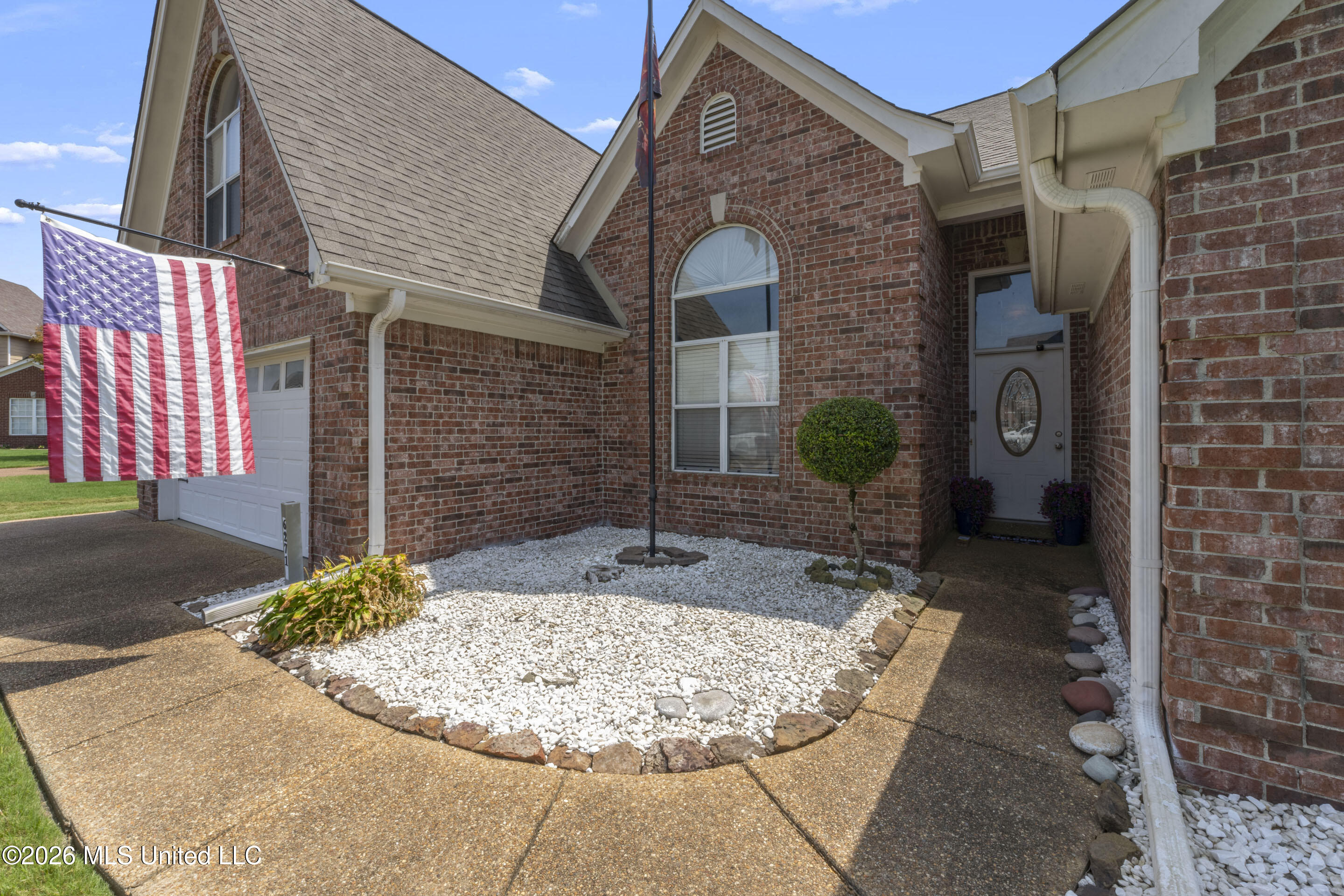 6271 Ivy Oaks Cove Property Photo 3