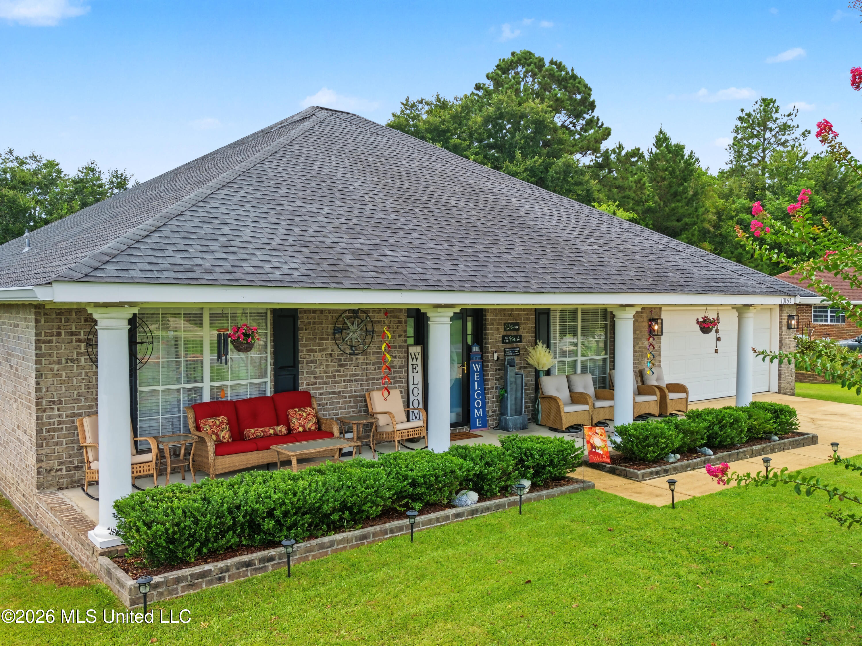 10185 Lake Forest Drive Property Photo 1