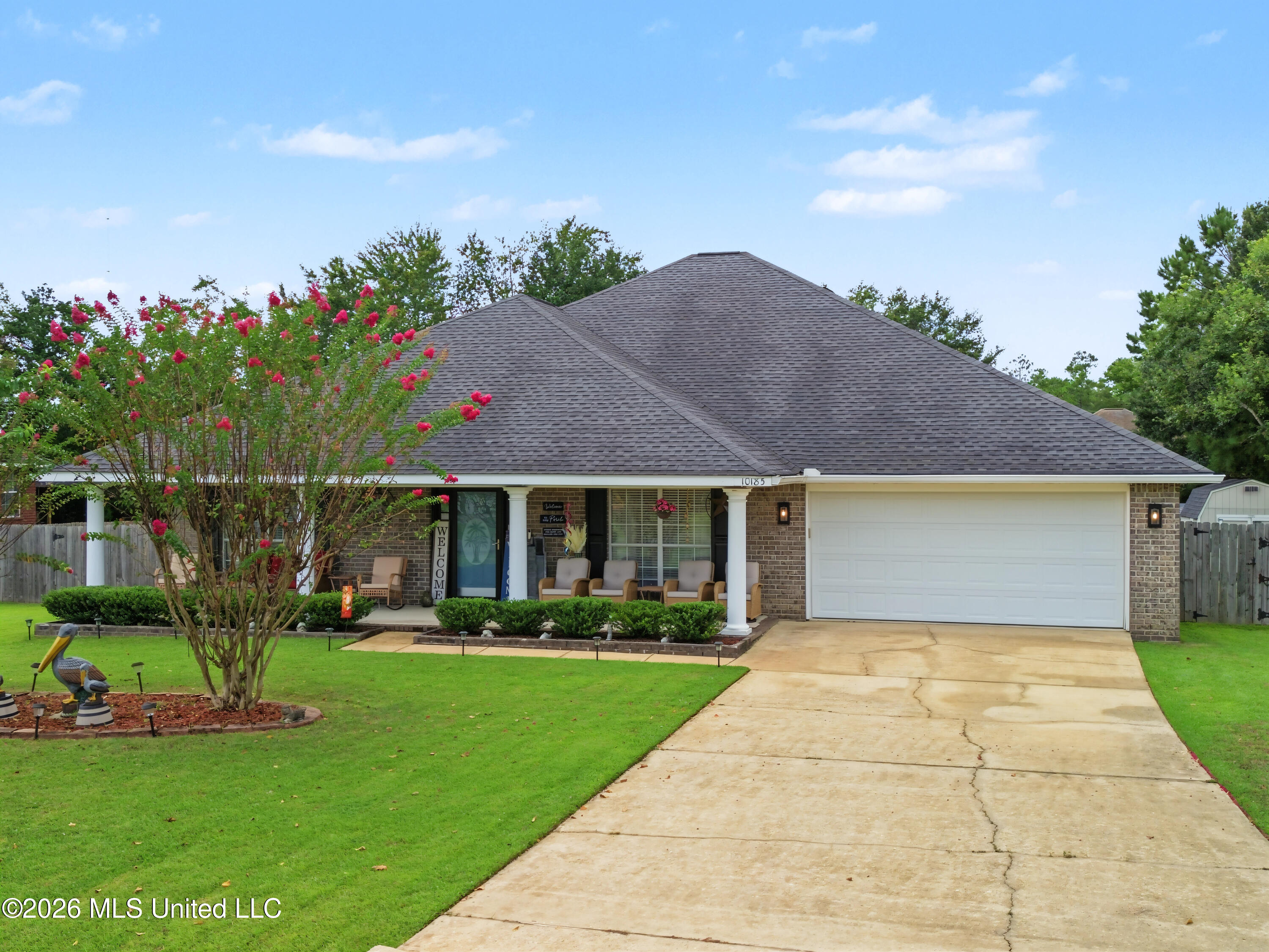 10185 Lake Forest Drive Property Photo 3