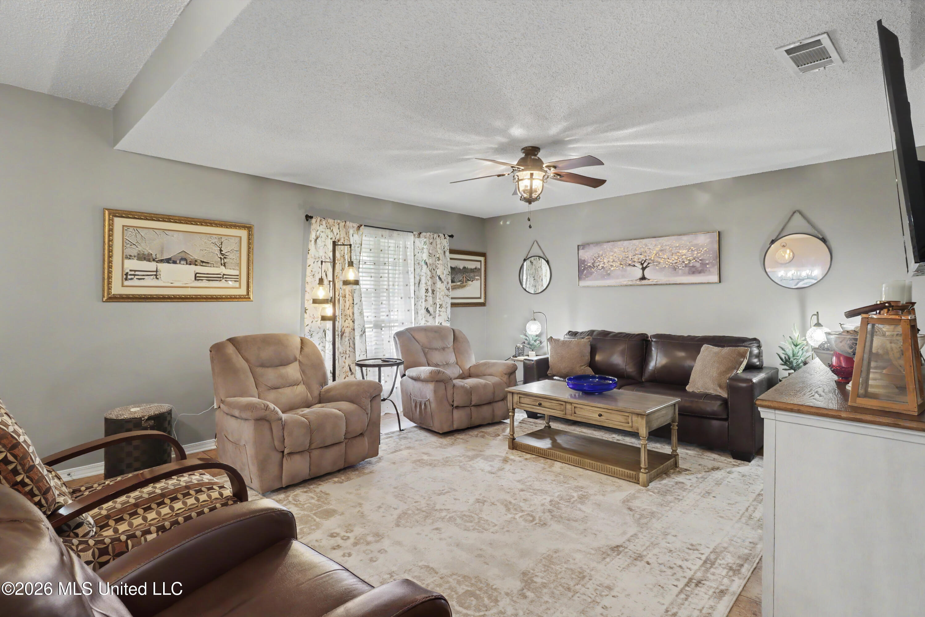 10185 Lake Forest Drive Property Photo 5