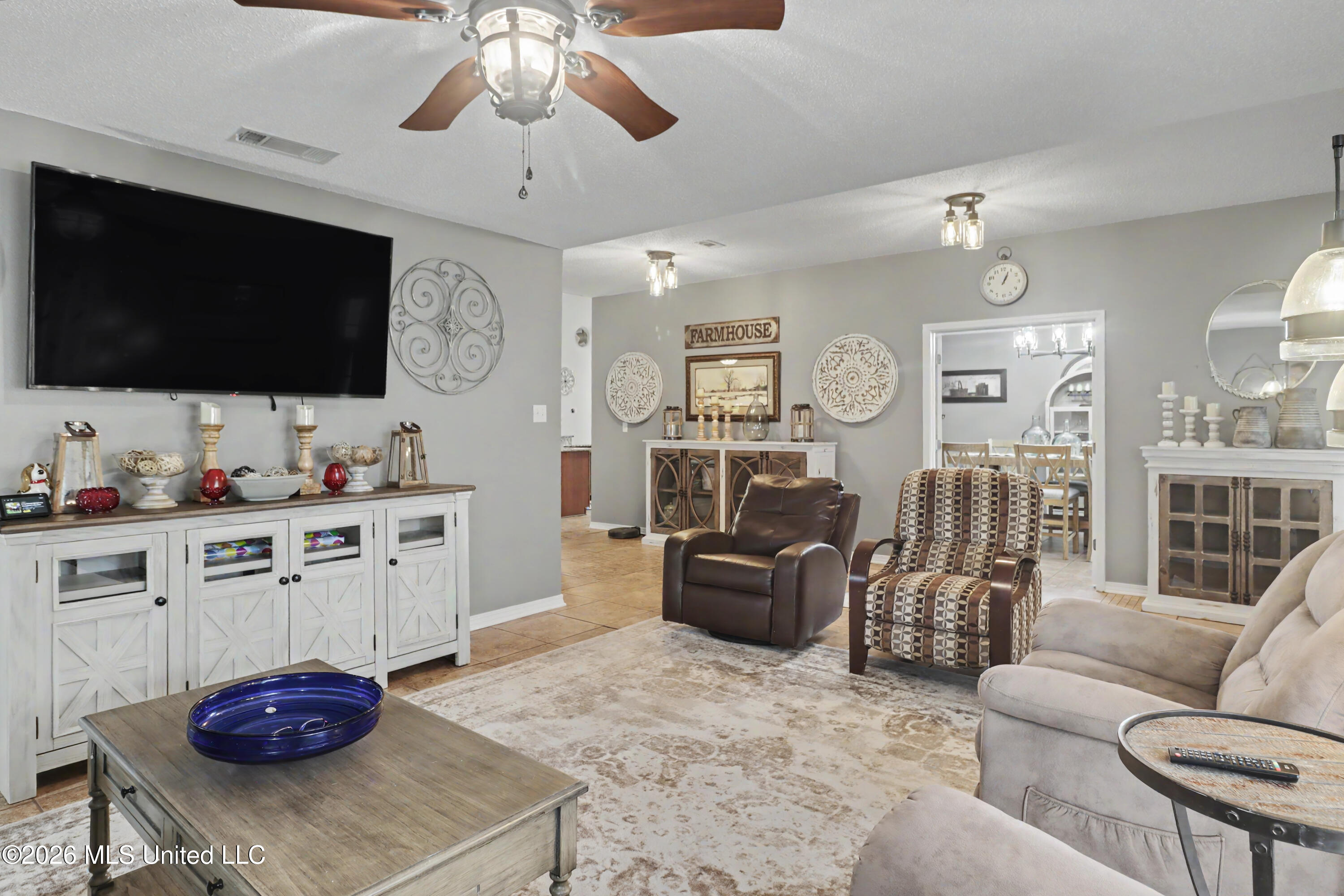 10185 Lake Forest Drive Property Photo 6