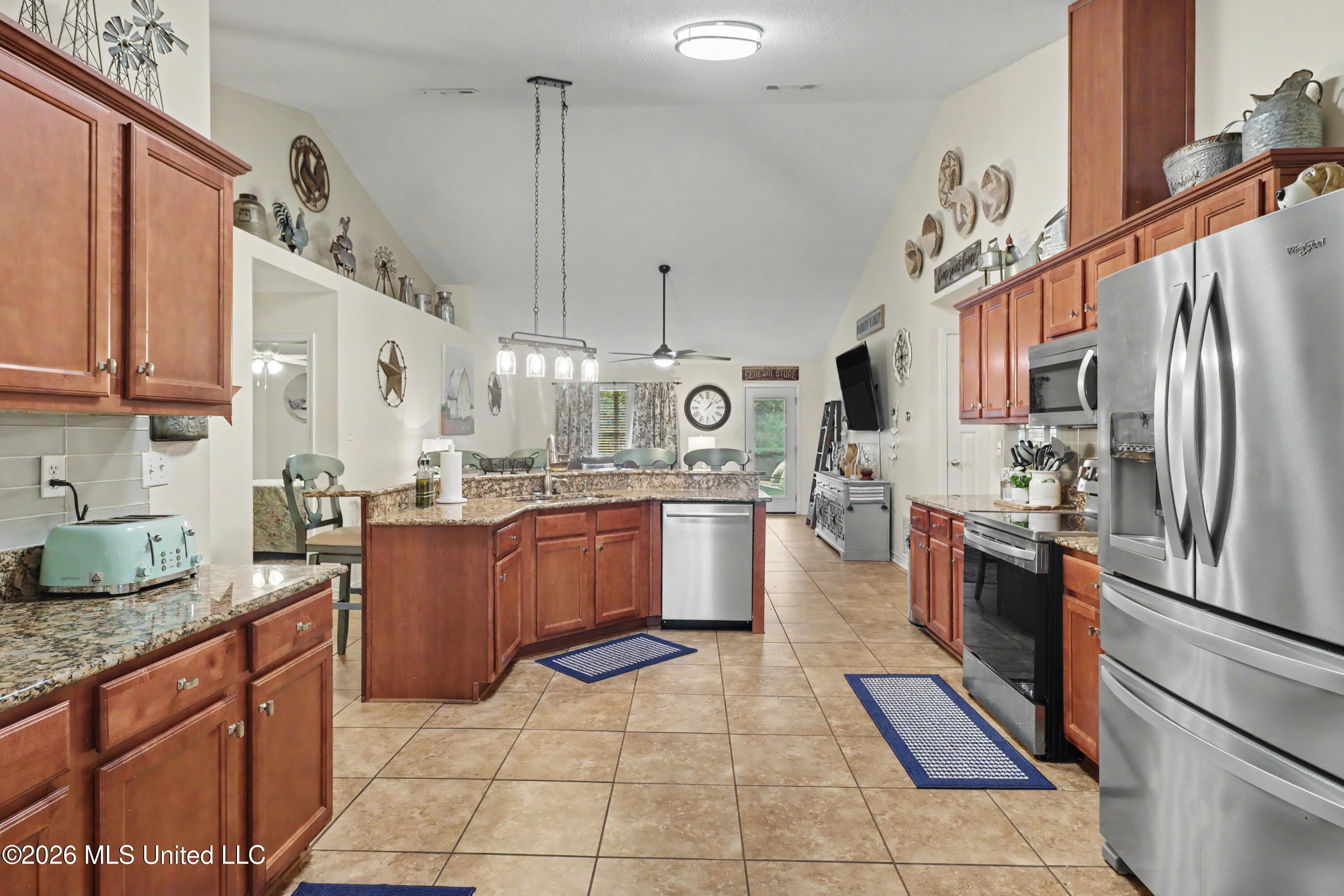 10185 Lake Forest Drive Property Photo 8