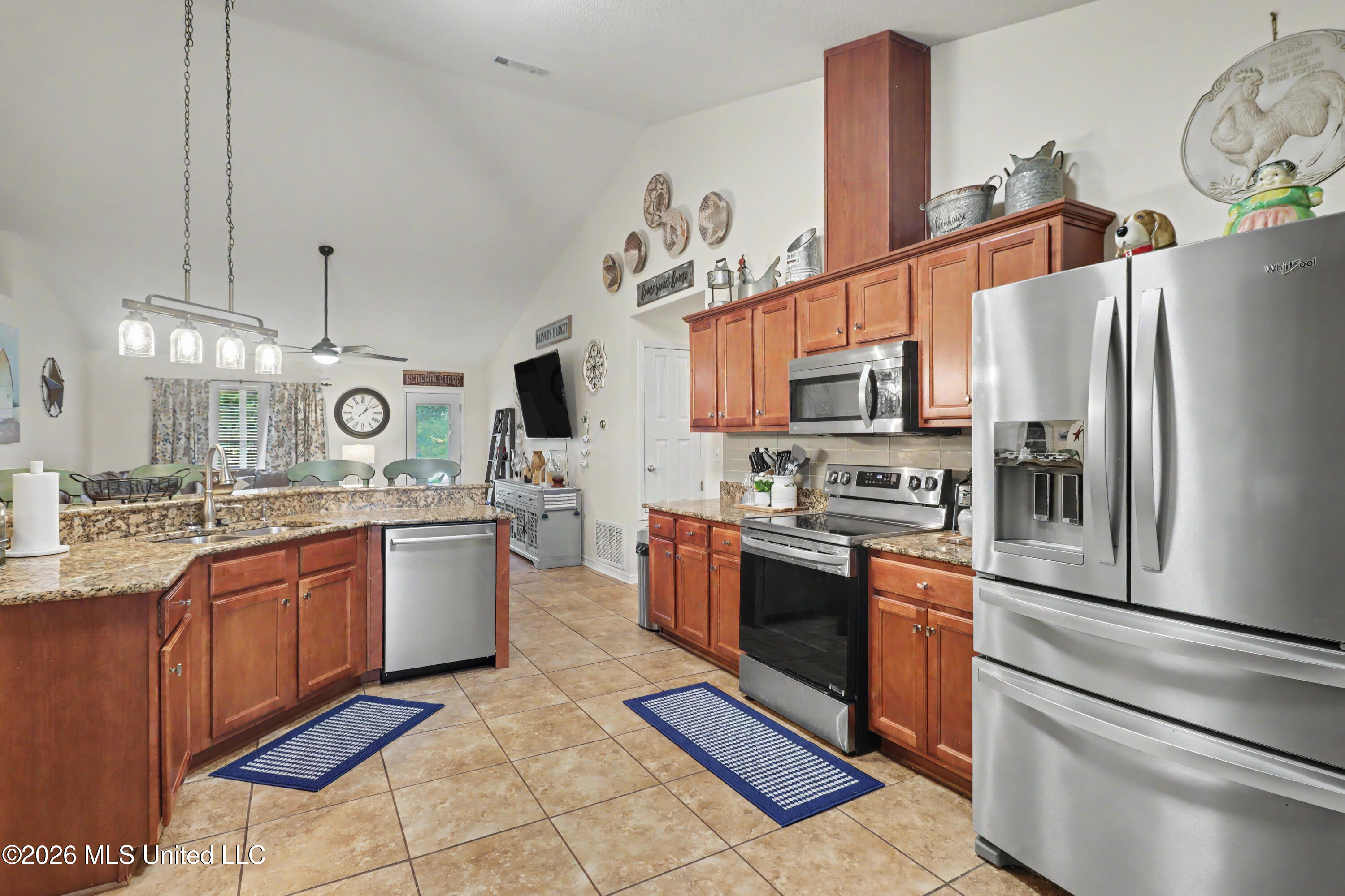 10185 Lake Forest Drive Property Photo 9