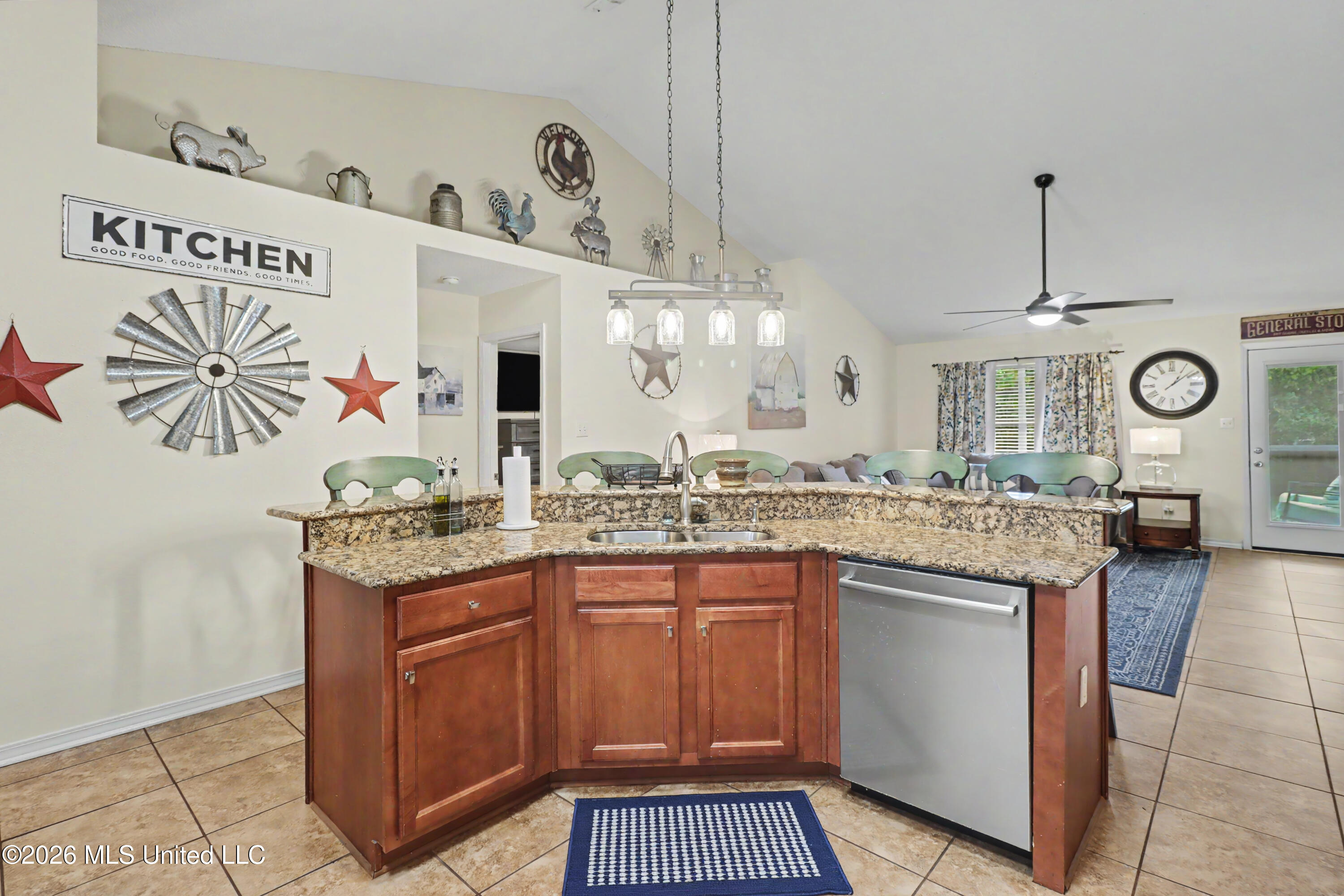 10185 Lake Forest Drive Property Photo 10