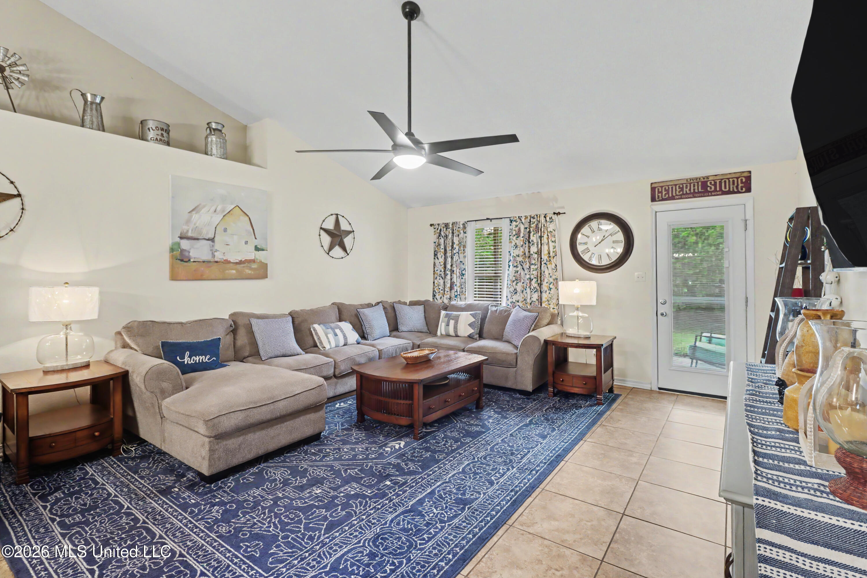 10185 Lake Forest Drive Property Photo 12