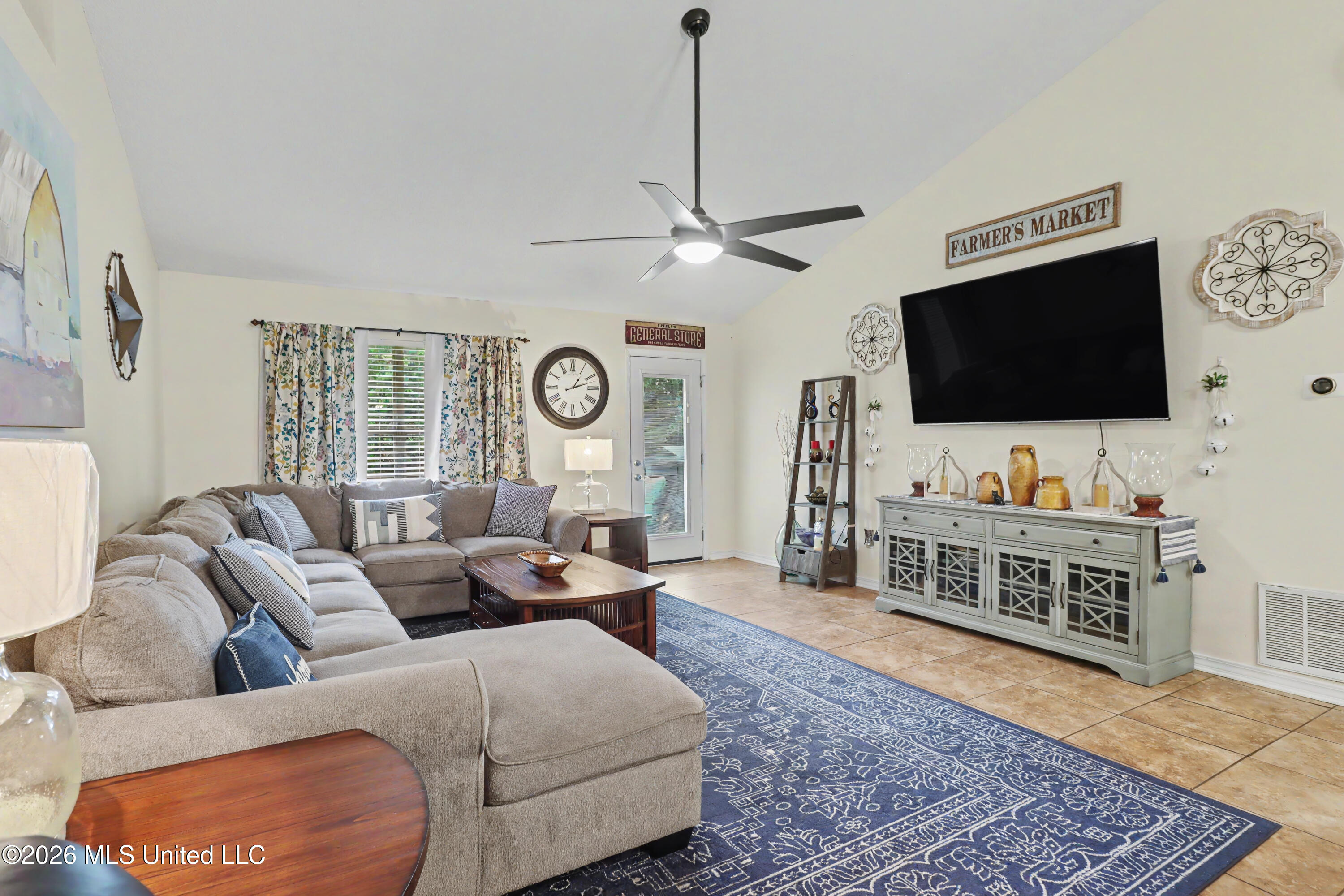 10185 Lake Forest Drive Property Photo 17