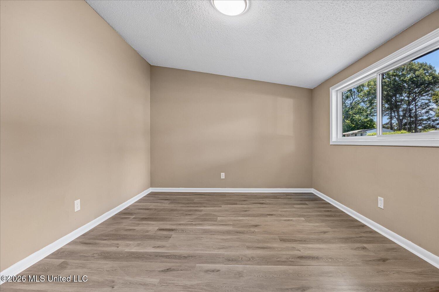 1896 N Southaven Circle Property Photo 4