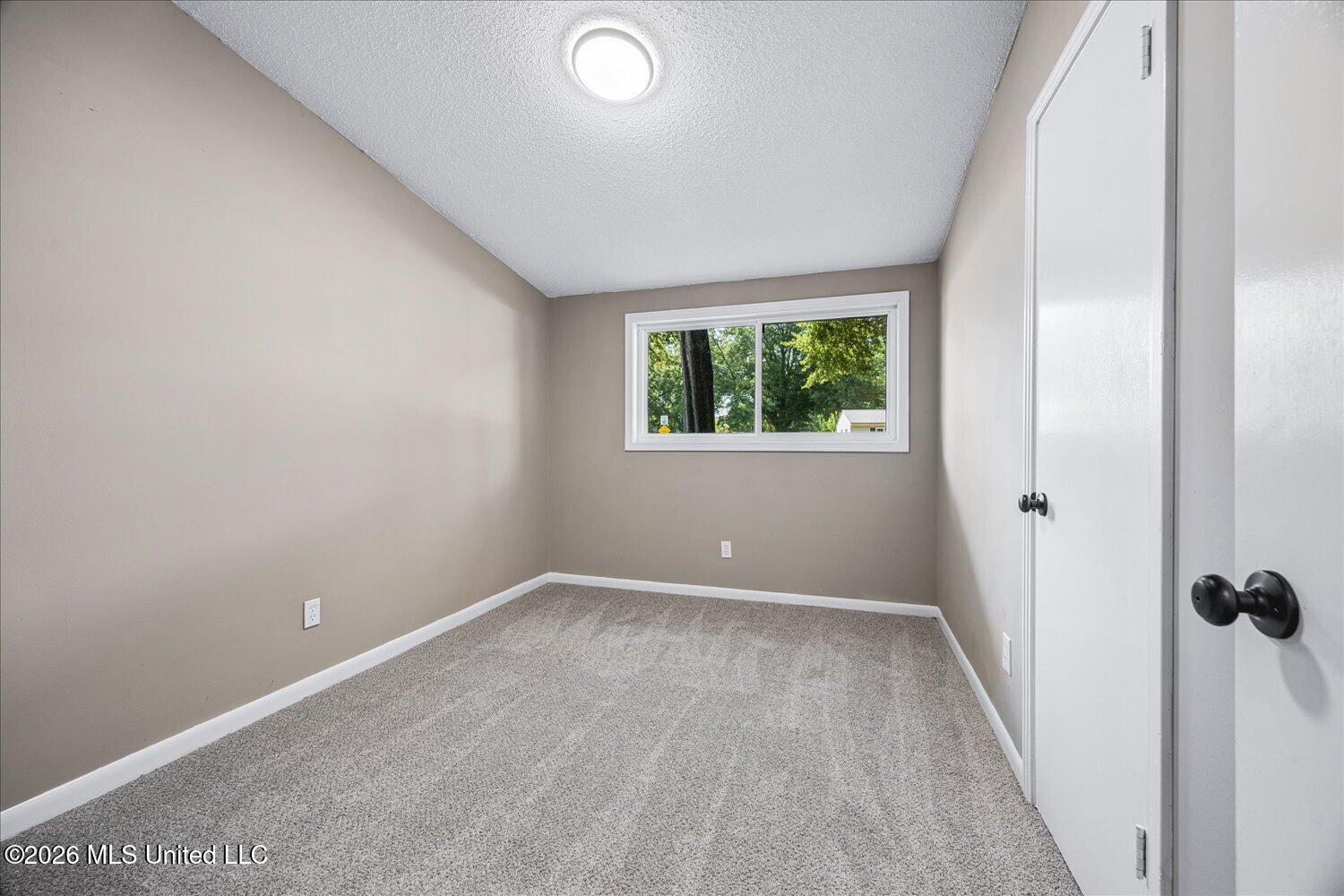 1896 N Southaven Circle Property Photo 7