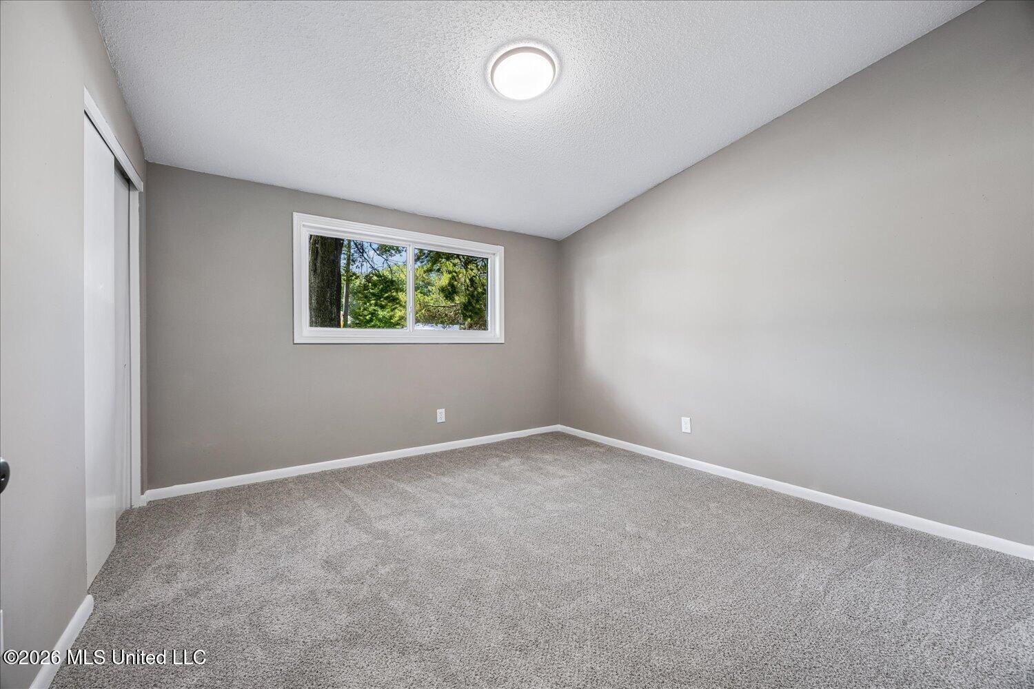 1896 N Southaven Circle Property Photo 9