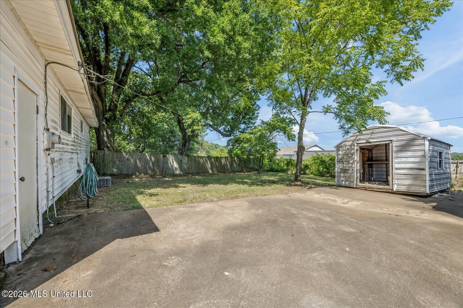 1896 N Southaven Circle Property Photo 14