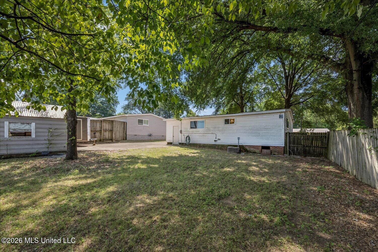 1896 N Southaven Circle Property Photo 16