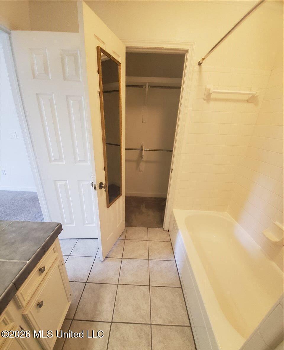 208 Foxwood Cove Property Photo 6