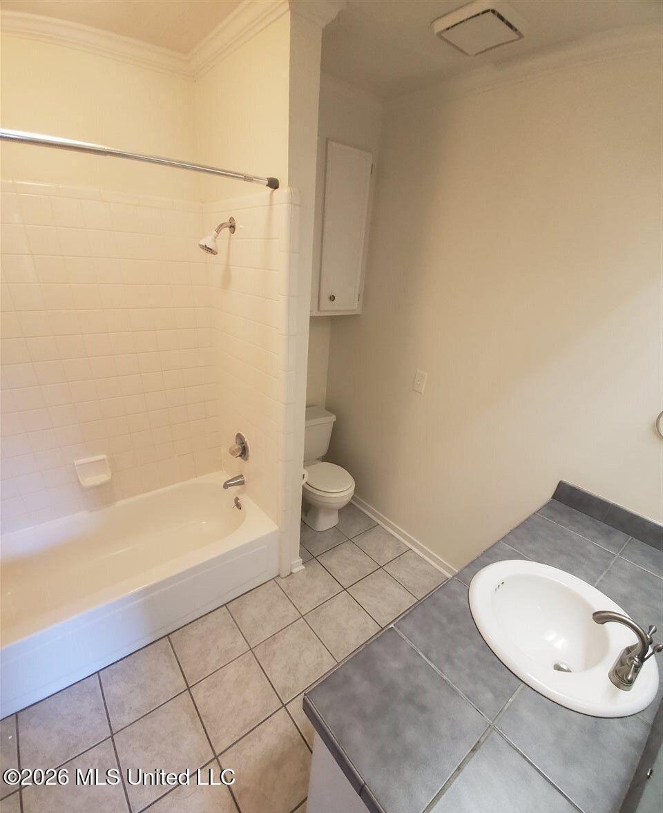 208 Foxwood Cove Property Photo 7