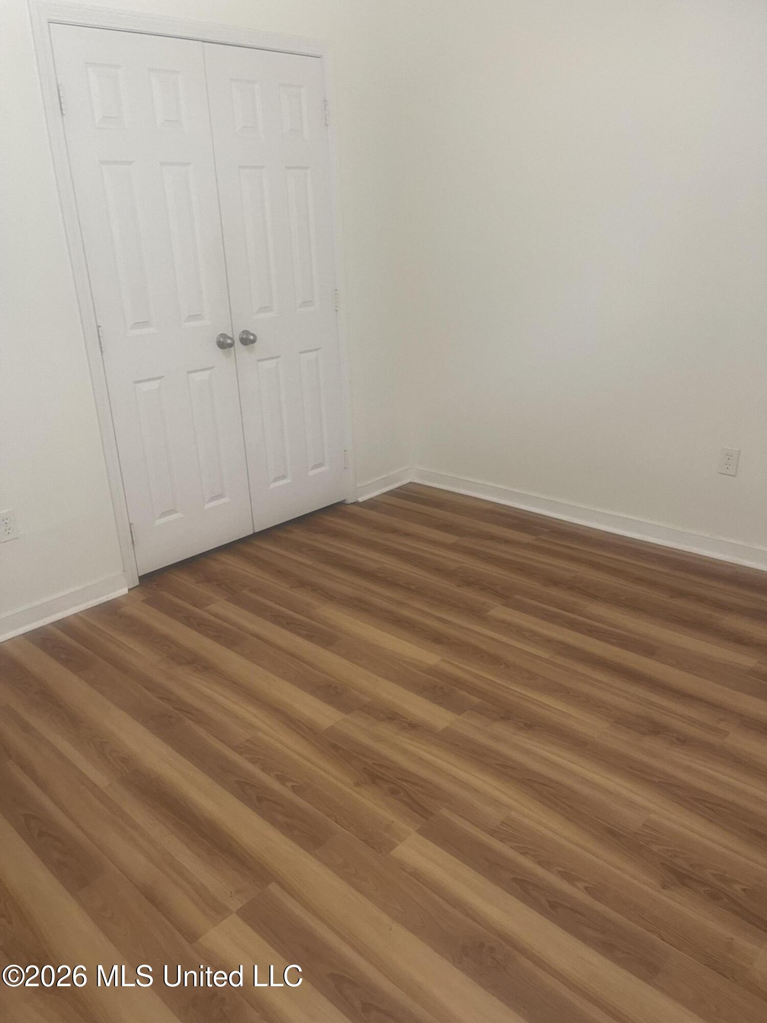 208 Foxwood Cove Property Photo 8