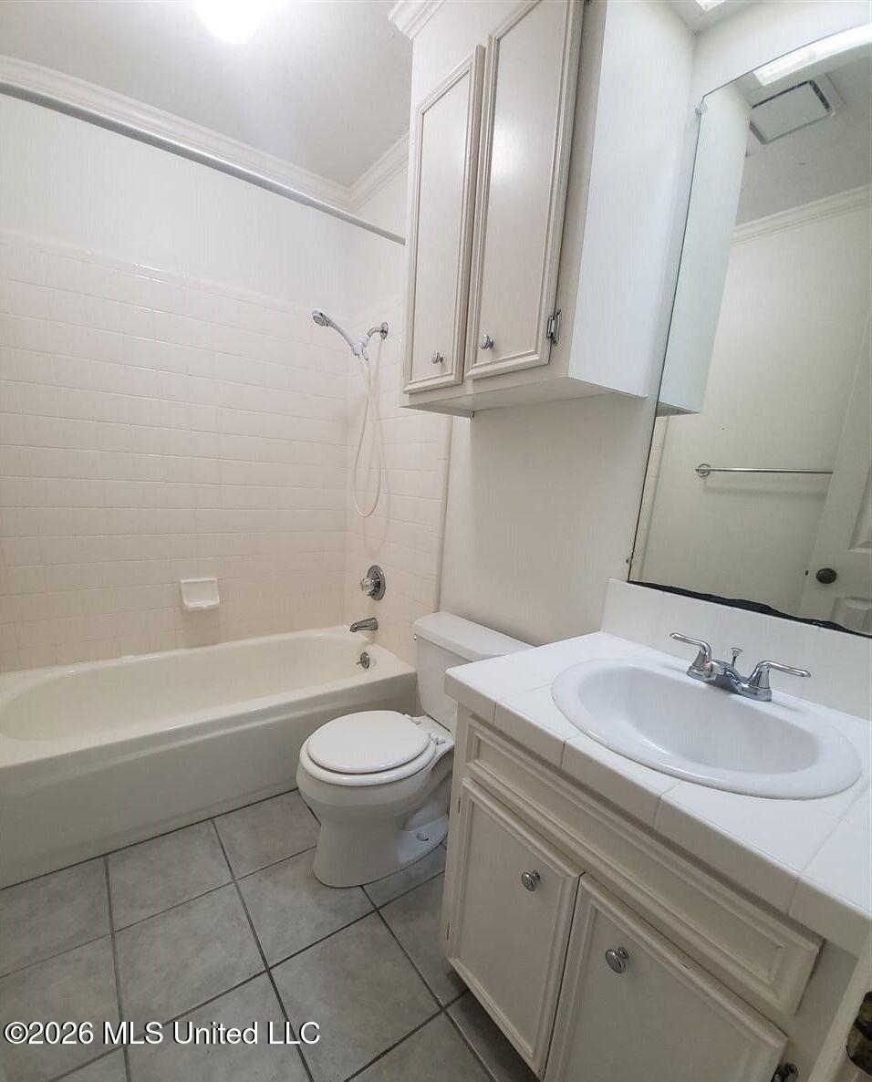208 Foxwood Cove Property Photo 9