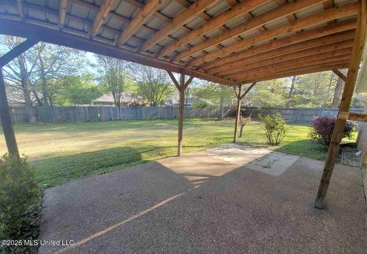 208 Foxwood Cove Property Photo 12