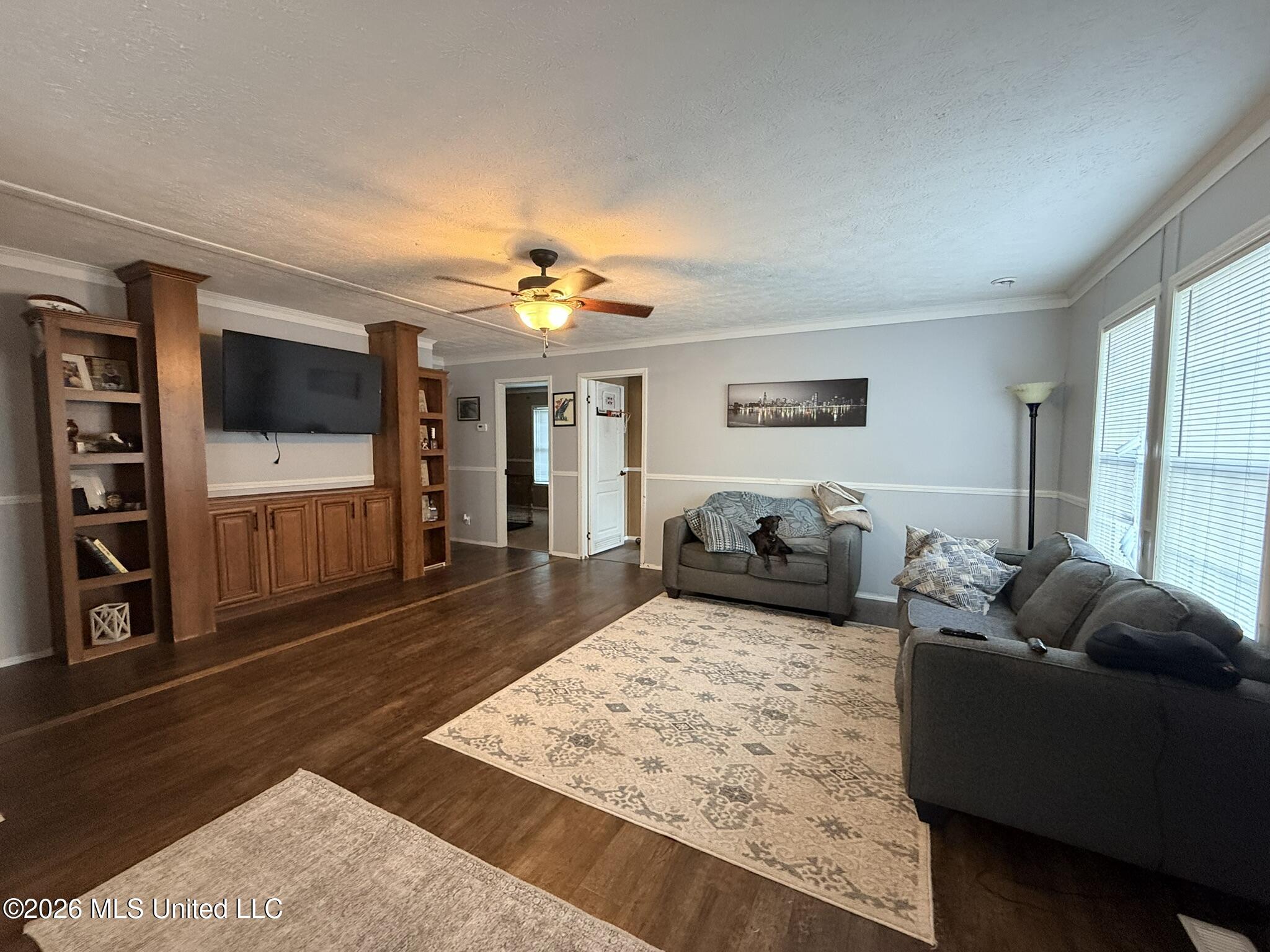 13721 Pine Avenue Property Photo 2