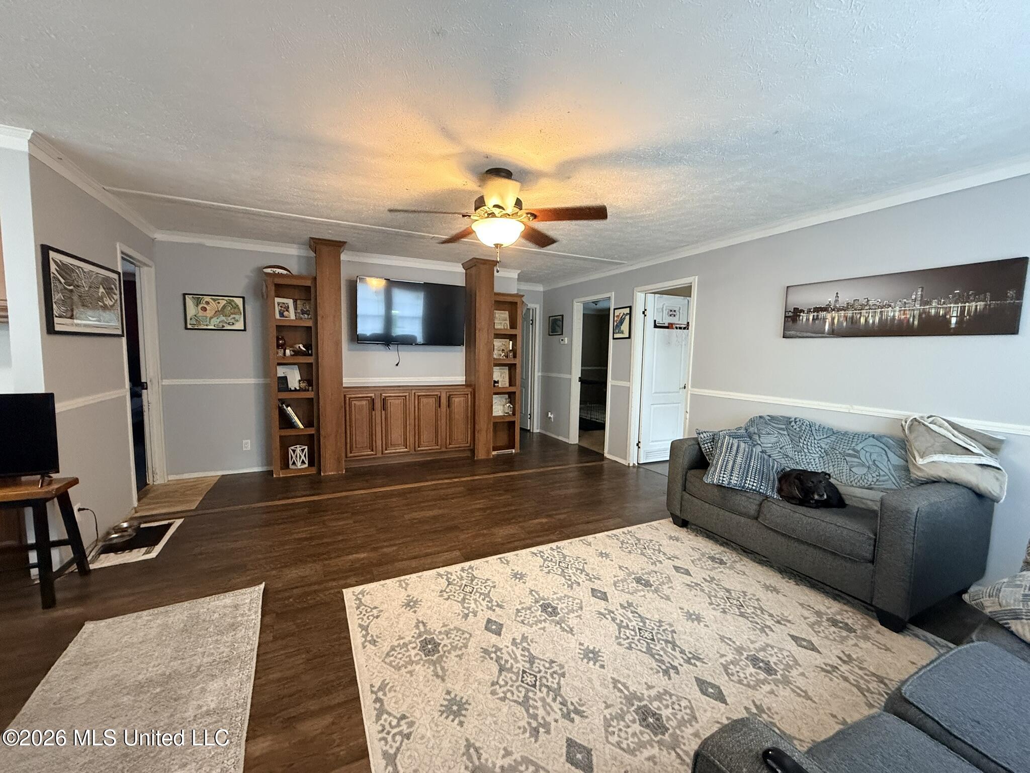 13721 Pine Avenue Property Photo 3