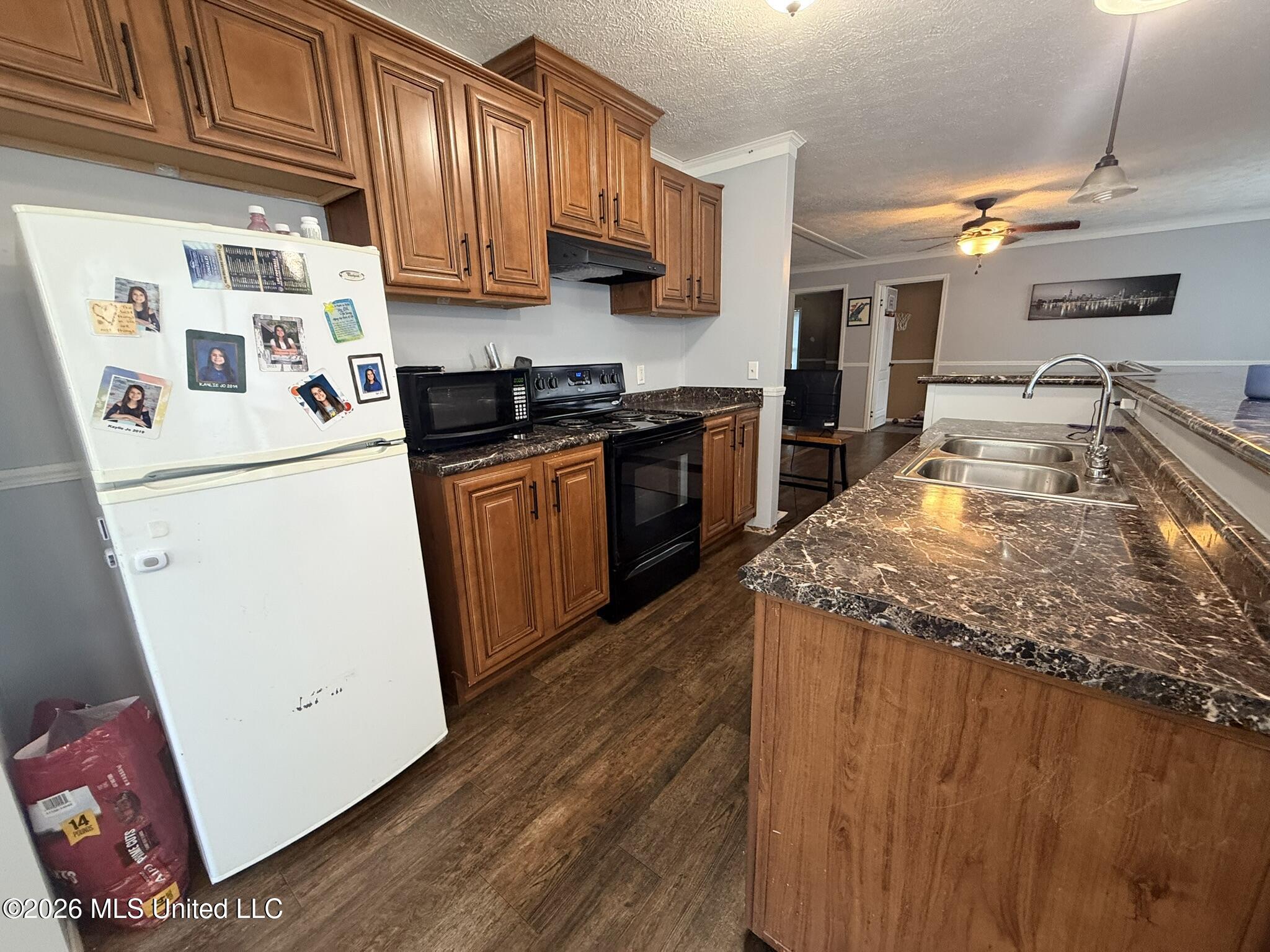 13721 Pine Avenue Property Photo 5