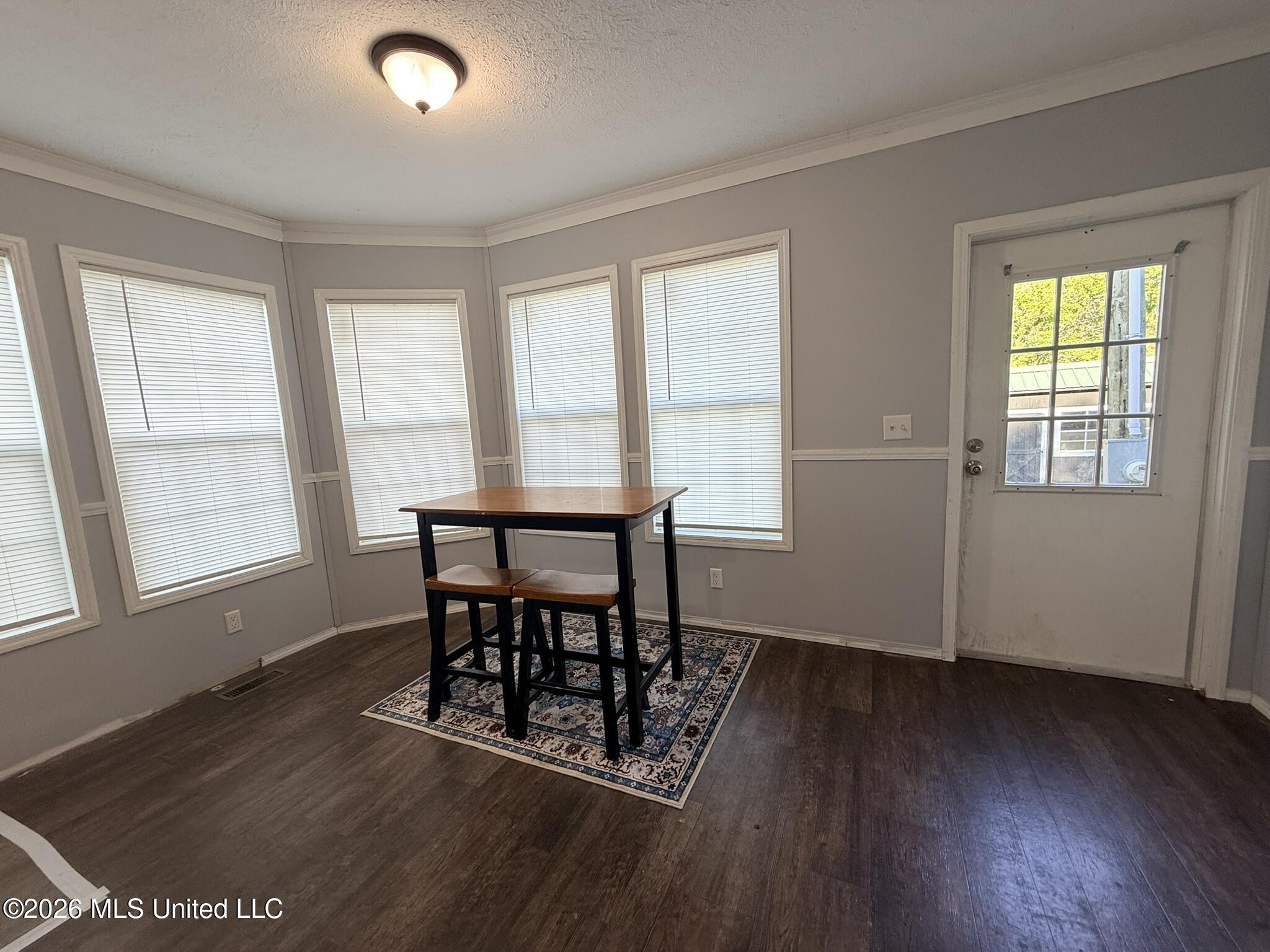 13721 Pine Avenue Property Photo 6
