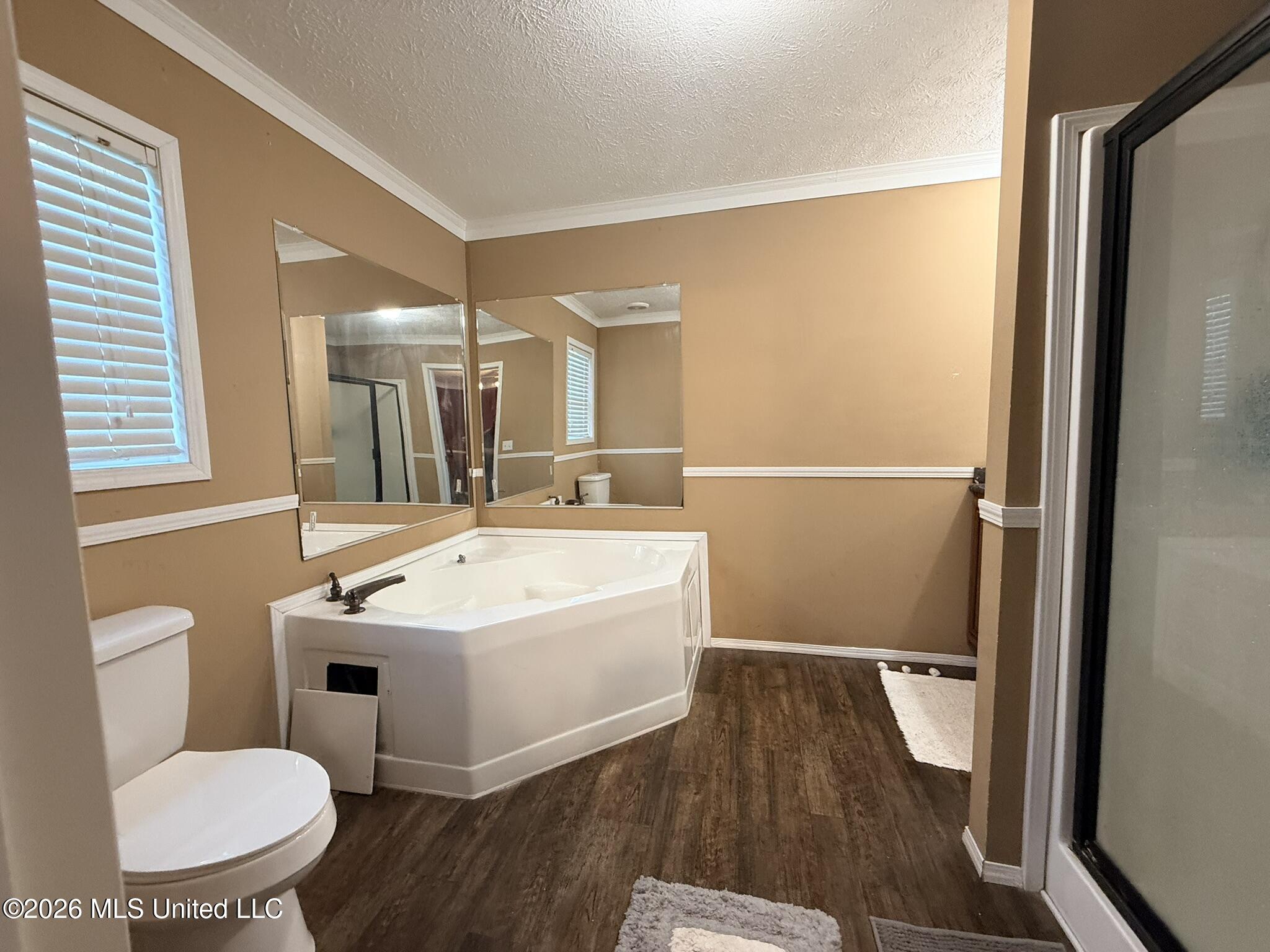 13721 Pine Avenue Property Photo 8