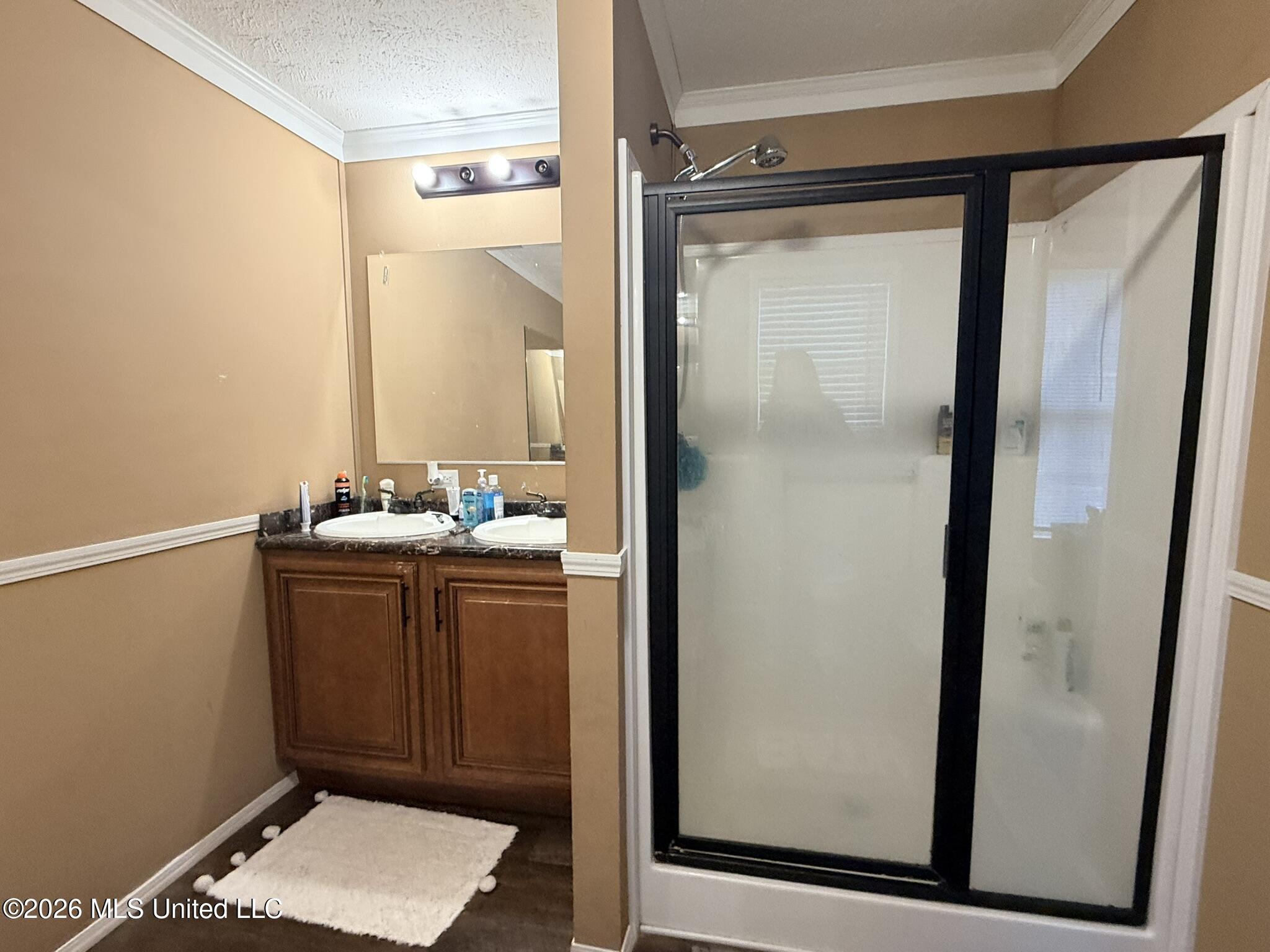13721 Pine Avenue Property Photo 9