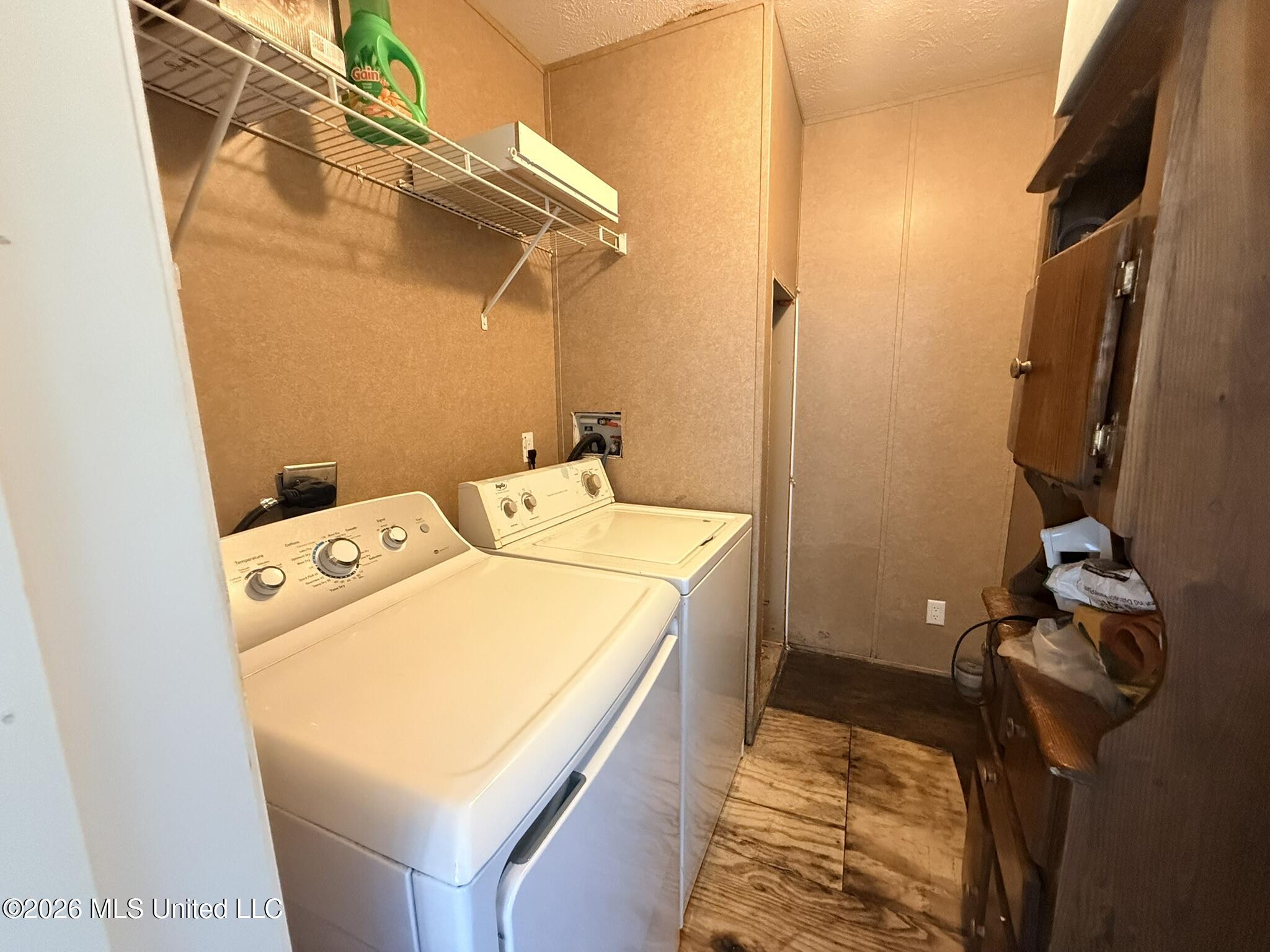 13721 Pine Avenue Property Photo 13