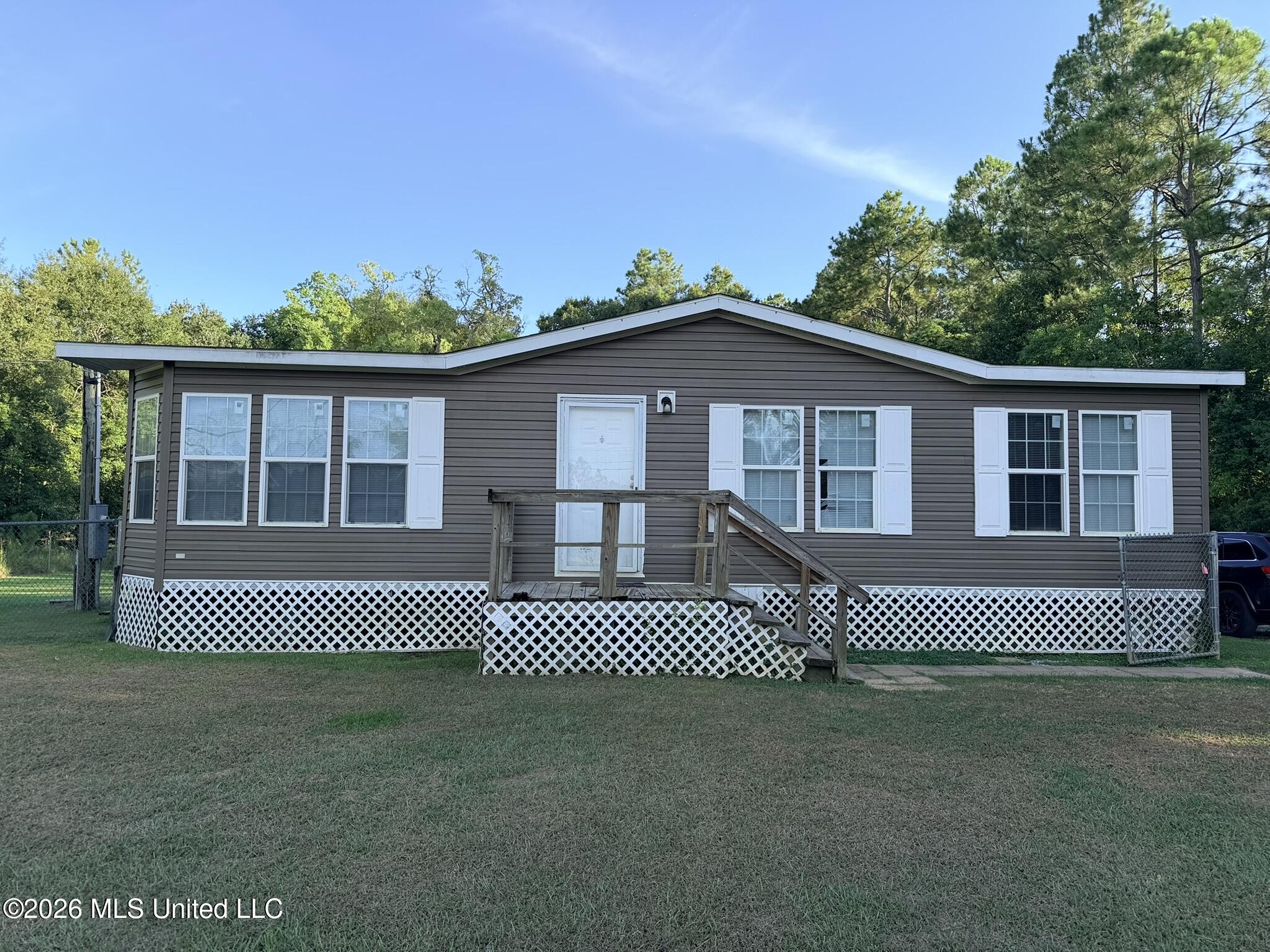 13721 Pine Avenue Property Photo 18