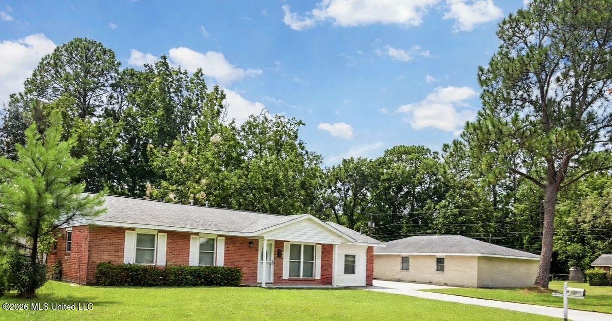 15909 Belmont Drive Property Photo 3