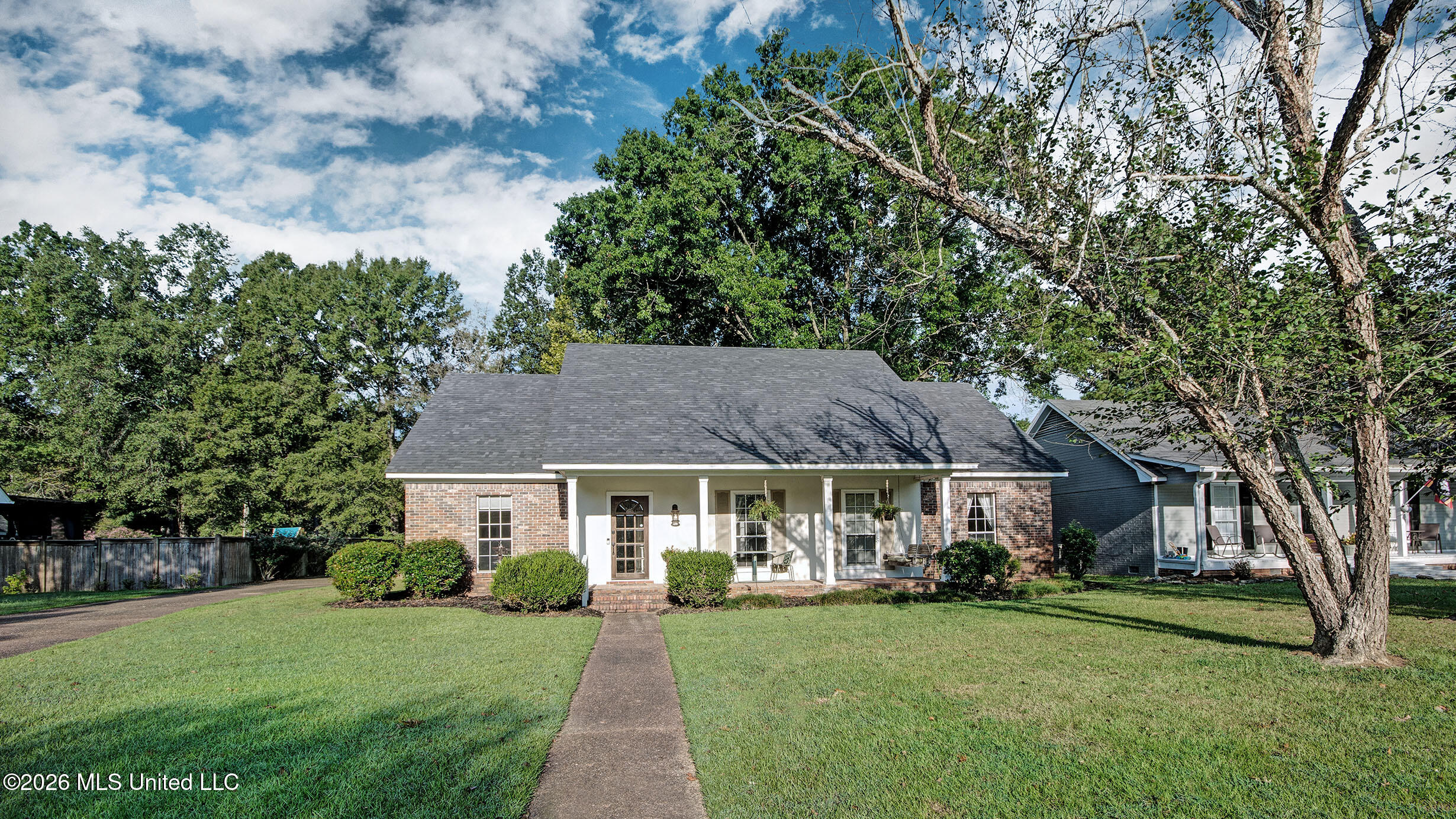 806 Bridgeport Drive Property Photo 1