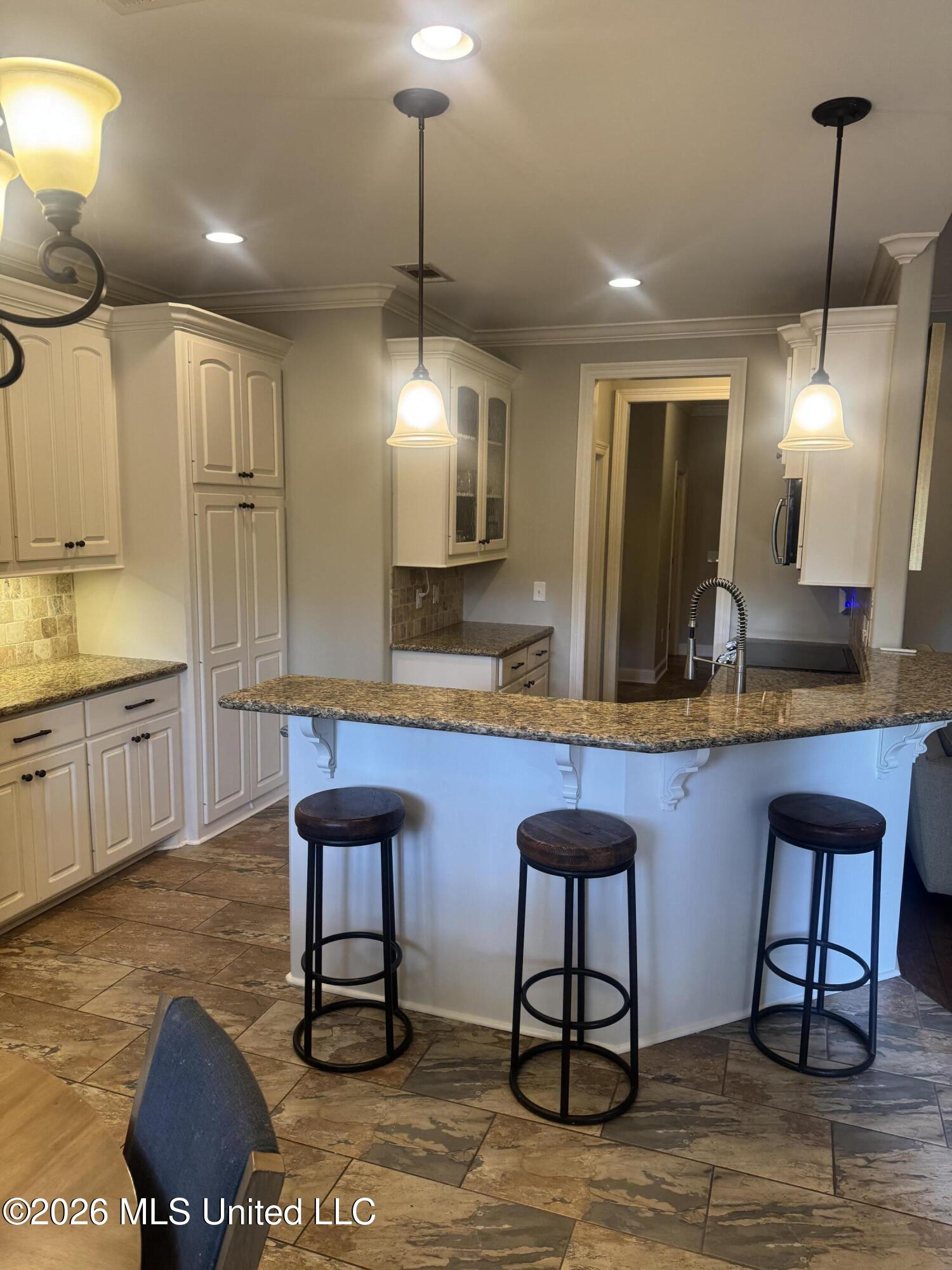 105 Kings Crossing Property Photo 8