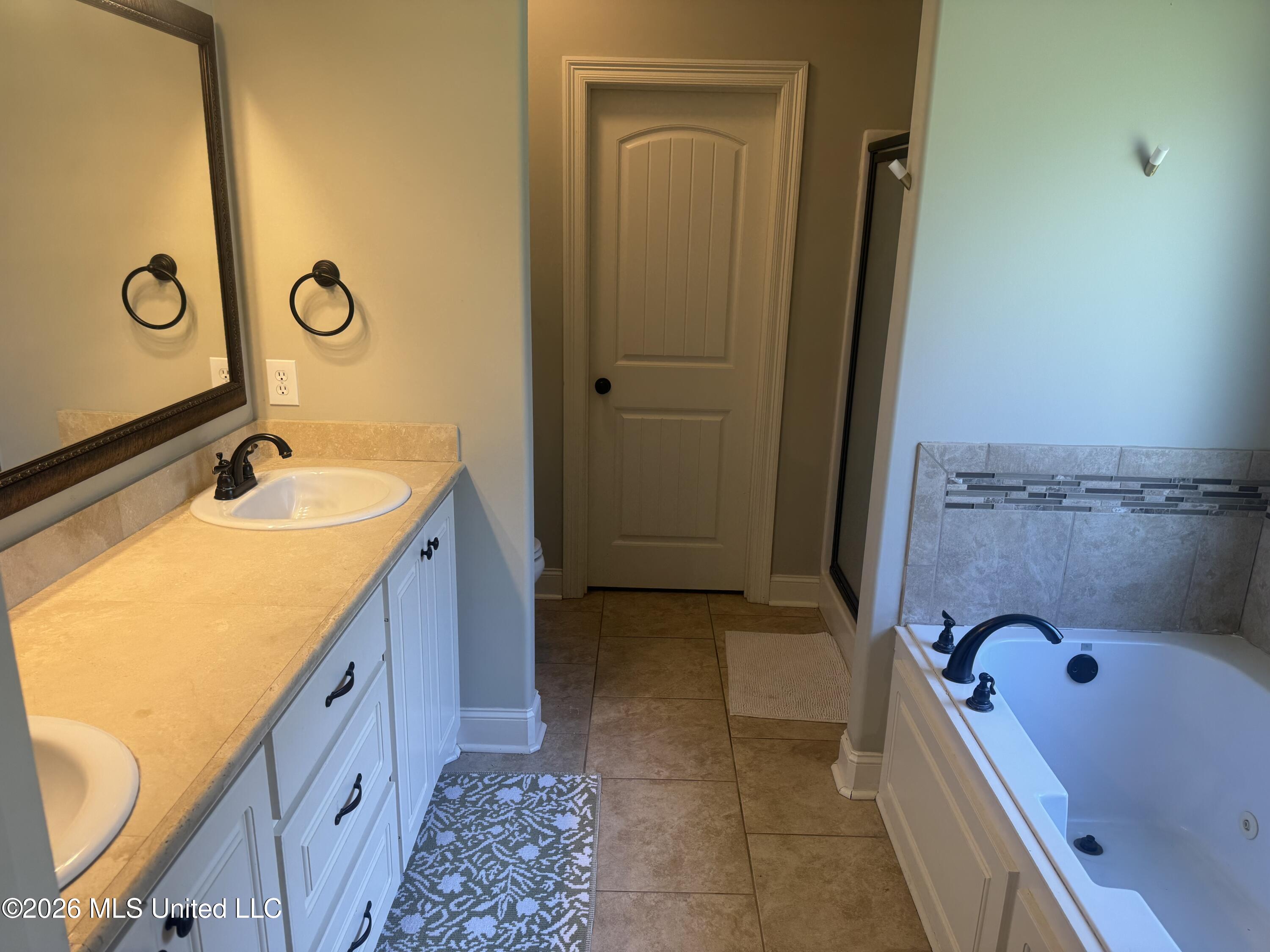 105 Kings Crossing Property Photo 14
