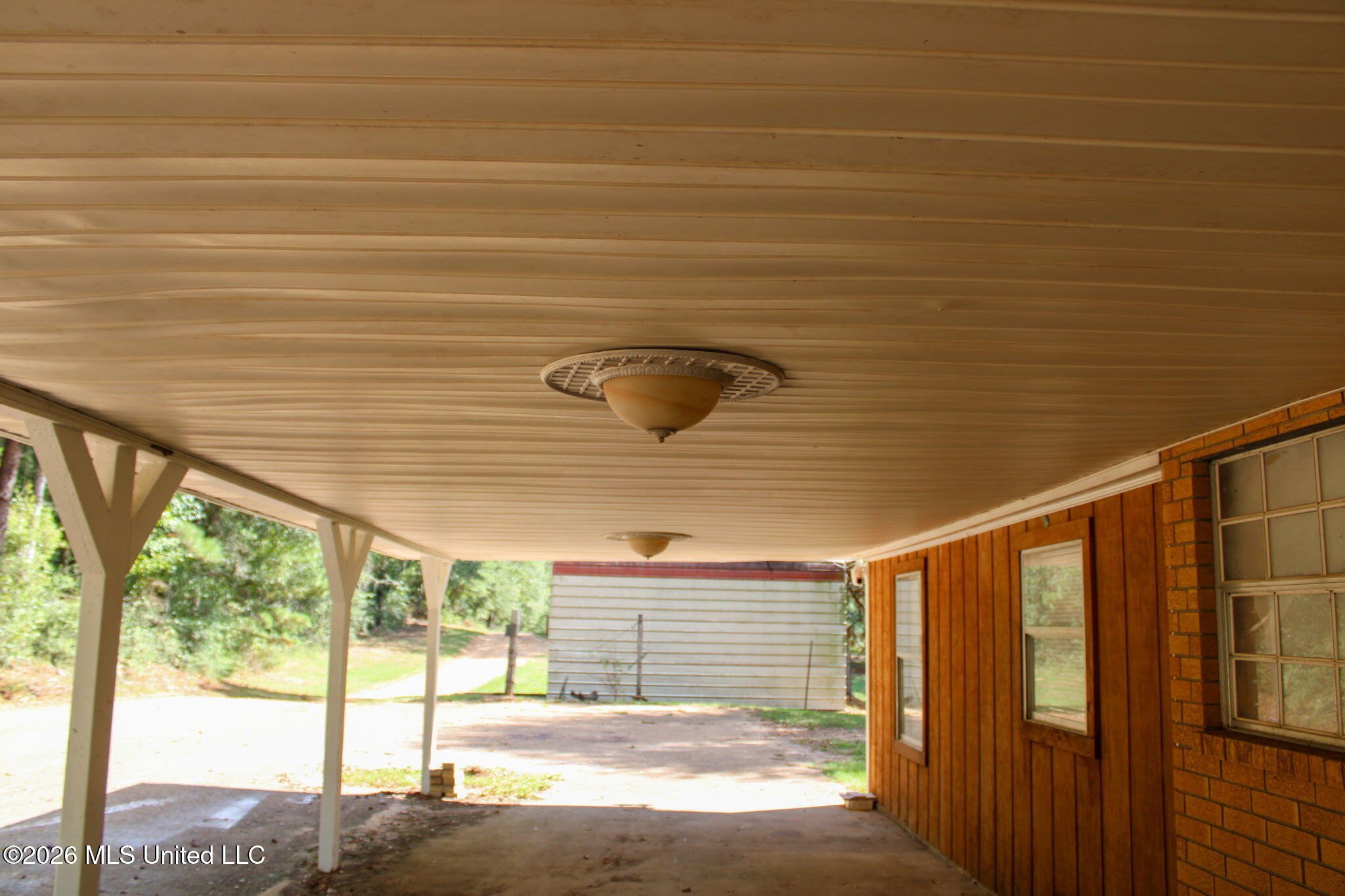 1034 Oak Tree Lane Property Photo 4